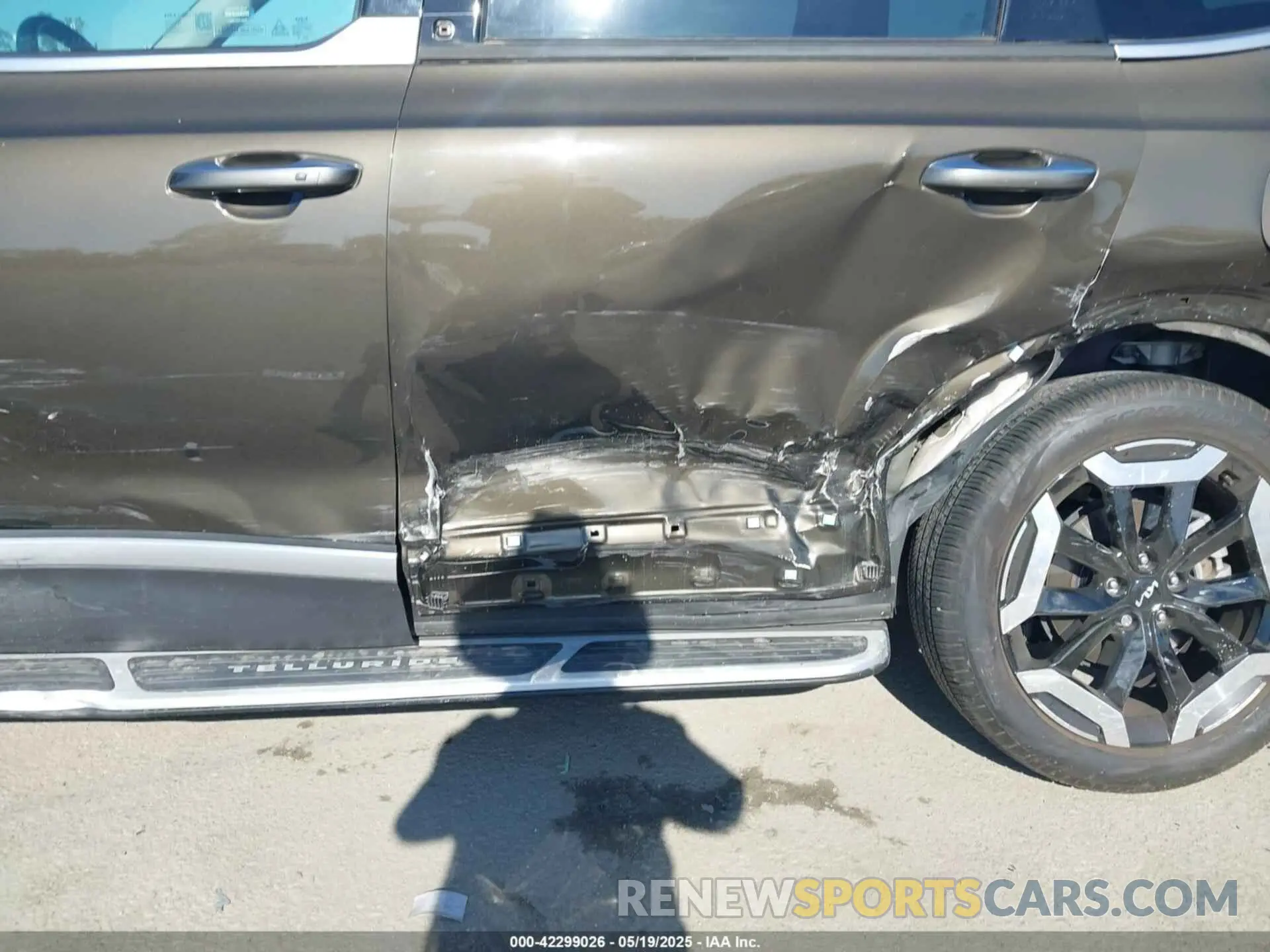 18 Photograph of a damaged car 5XYP6DGC2PG387093 KIA TELLURIDE 2023
