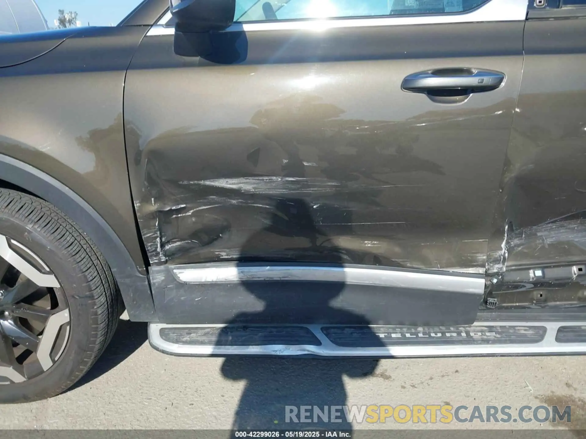 19 Photograph of a damaged car 5XYP6DGC2PG387093 KIA TELLURIDE 2023