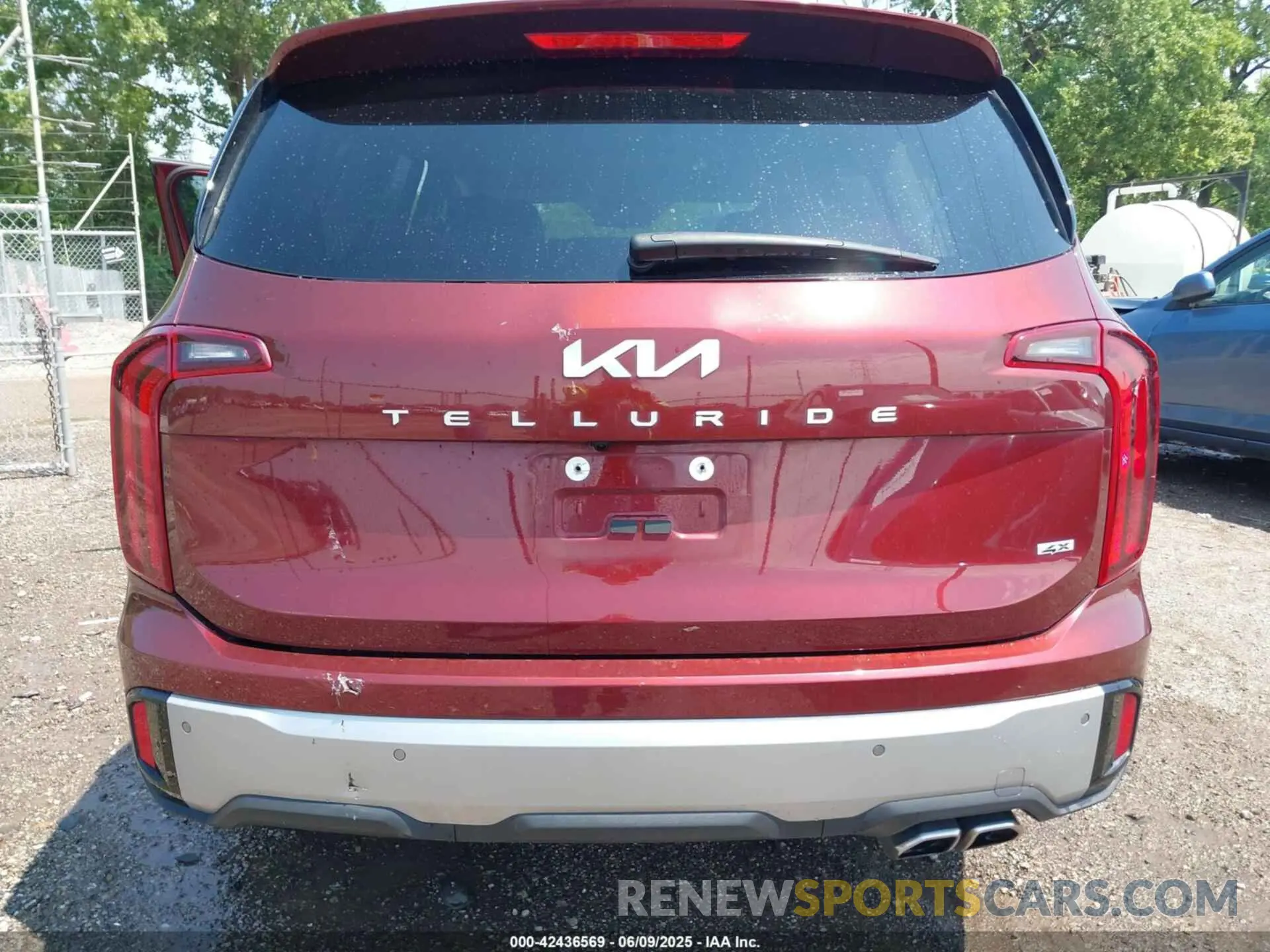 16 Photograph of a damaged car 5XYP6DGC6PG338527 KIA TELLURIDE 2023