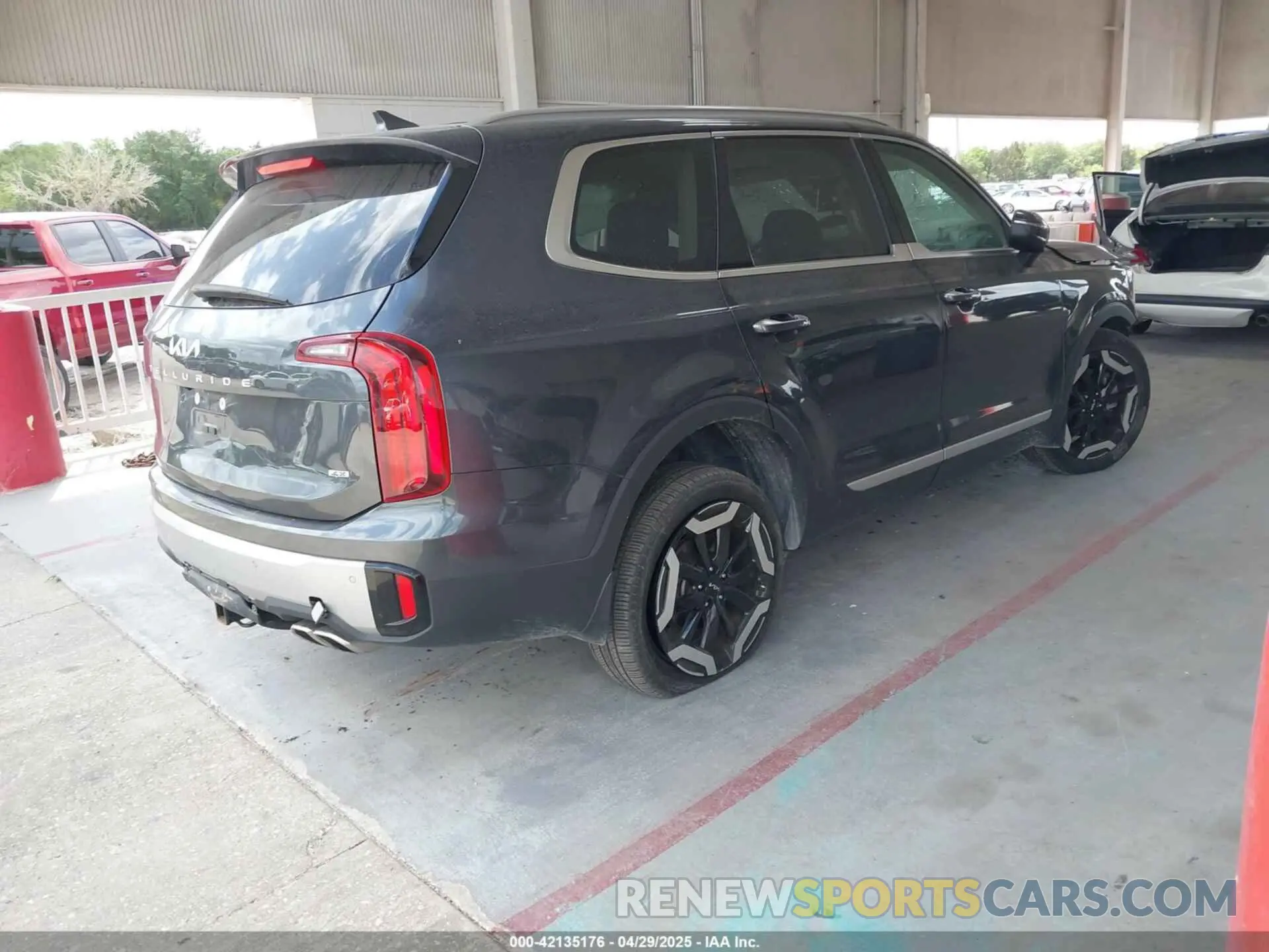 4 Photograph of a damaged car 5XYP6DGC7PG405488 KIA TELLURIDE 2023