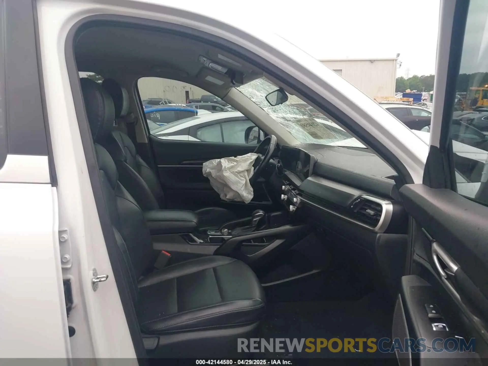 5 Photograph of a damaged car 5XYP24GC1RG411138 KIA TELLURIDE 2024