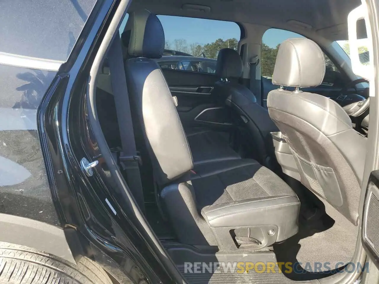 11 Photograph of a damaged car 5XYP24GC4RG430198 KIA TELLURIDE 2024