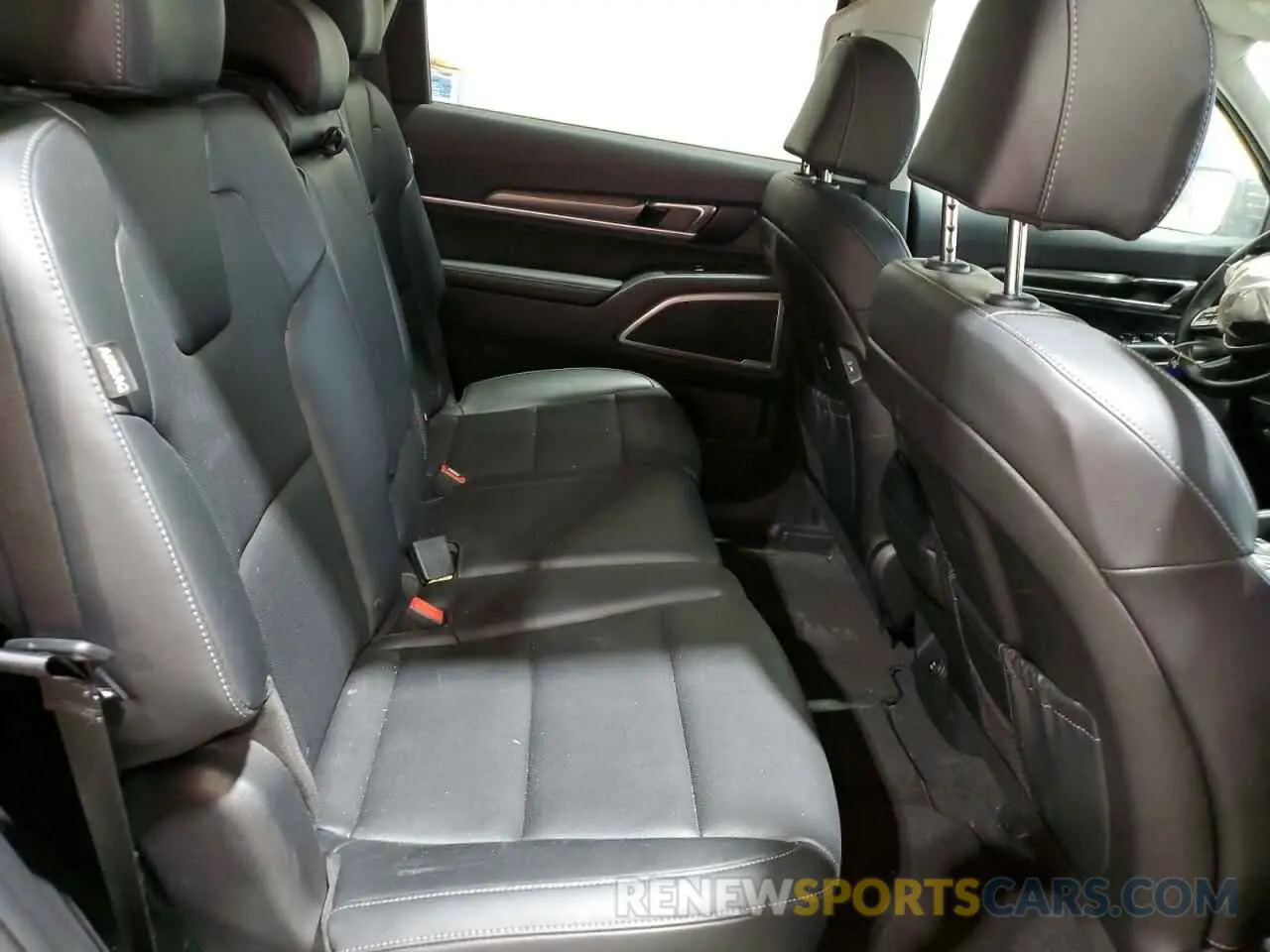 11 Photograph of a damaged car 5XYP2DGC1RG482596 KIA TELLURIDE 2024