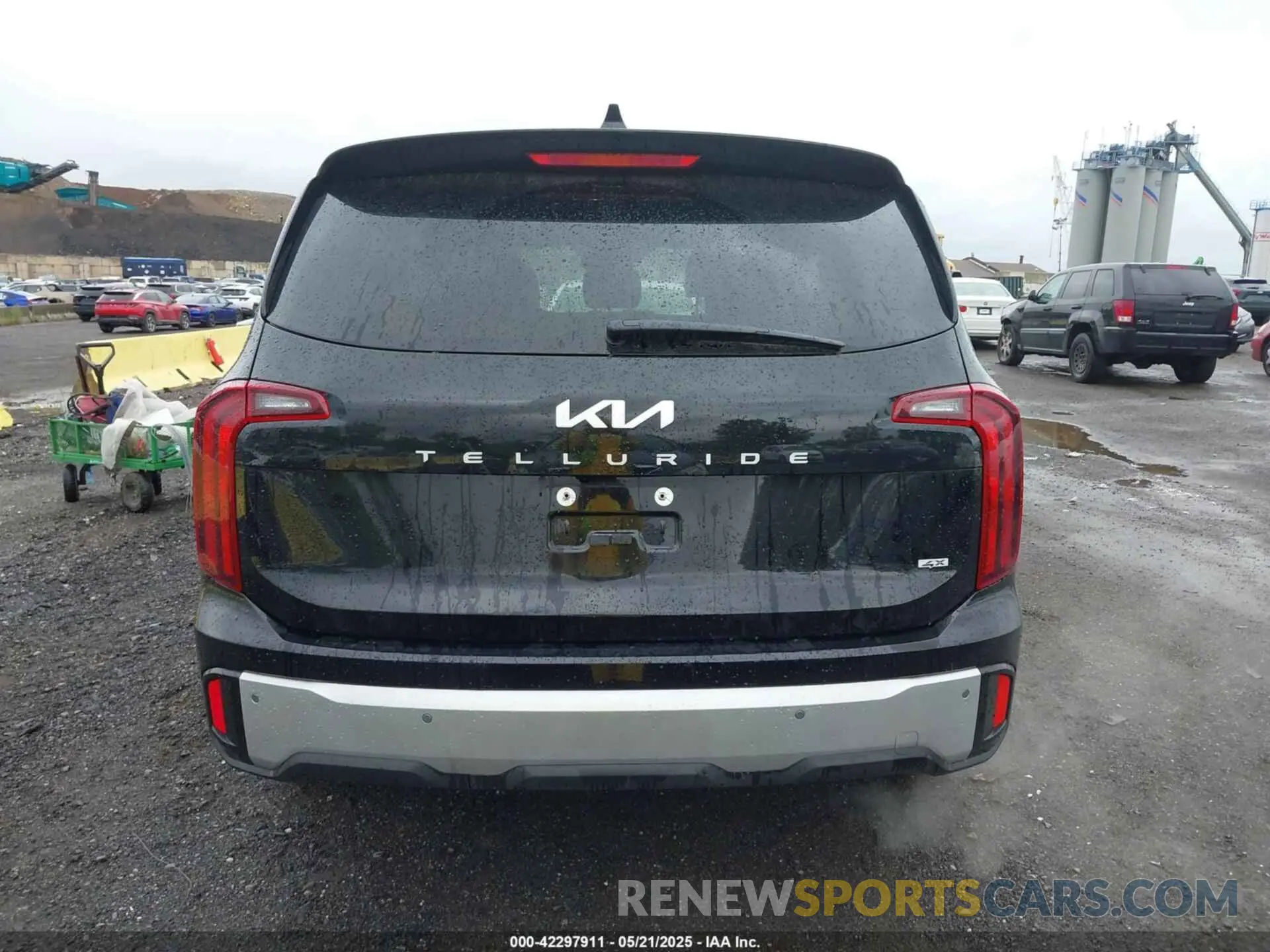 17 Photograph of a damaged car 5XYP2DGC5RG494993 KIA TELLURIDE 2024
