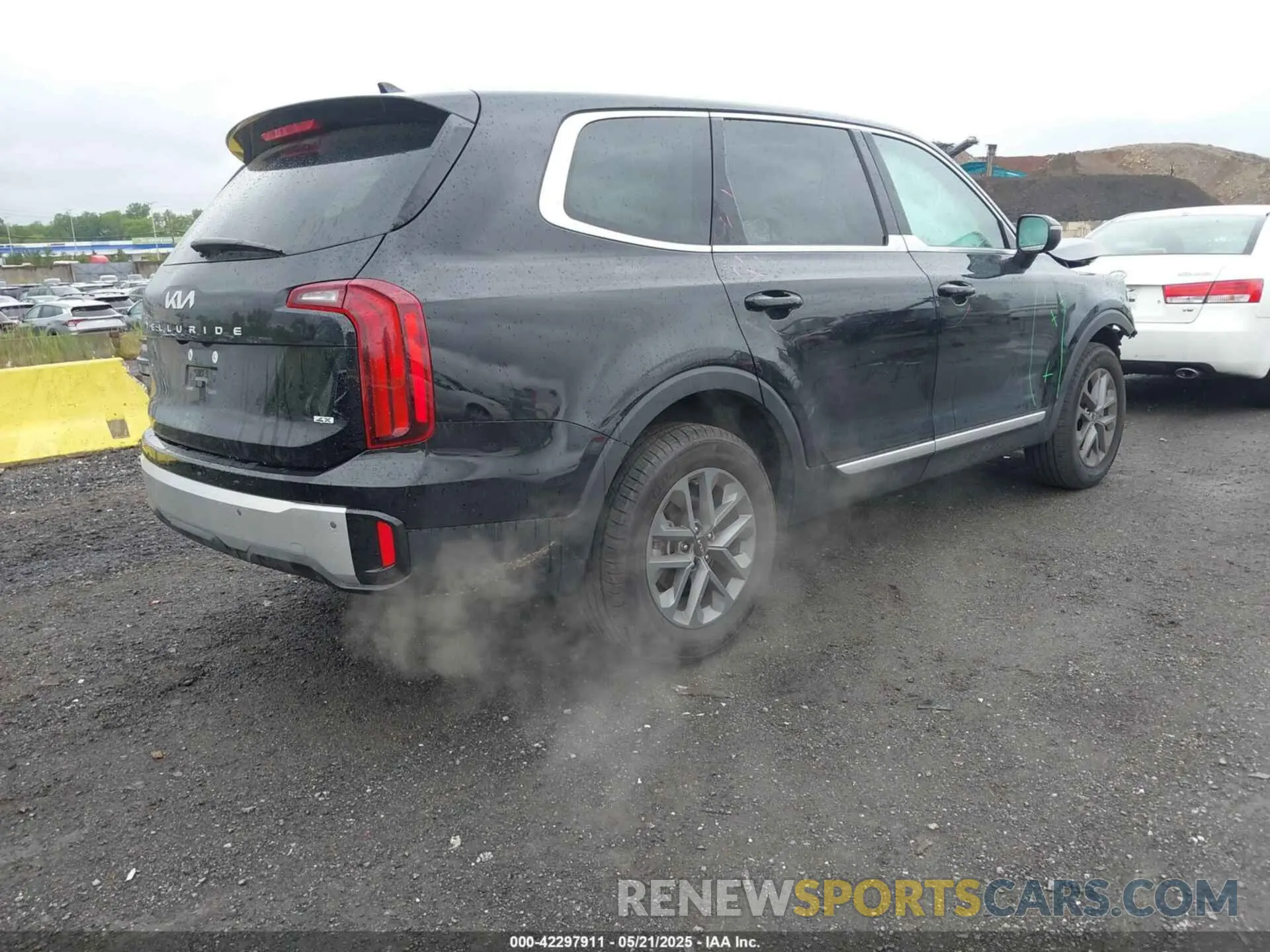 4 Photograph of a damaged car 5XYP2DGC5RG494993 KIA TELLURIDE 2024