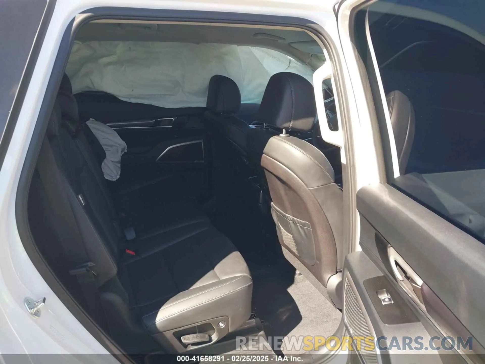 8 Photograph of a damaged car 5XYP2DGC9RG539661 KIA TELLURIDE 2024