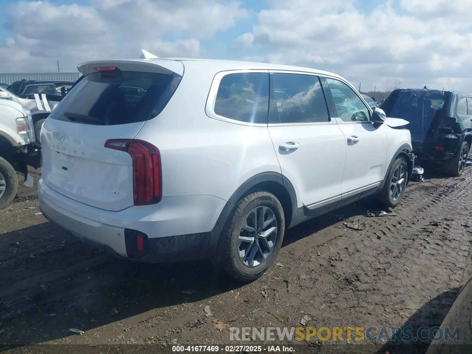 4 Photograph of a damaged car 5XYP2DGCXRG524893 KIA TELLURIDE 2024