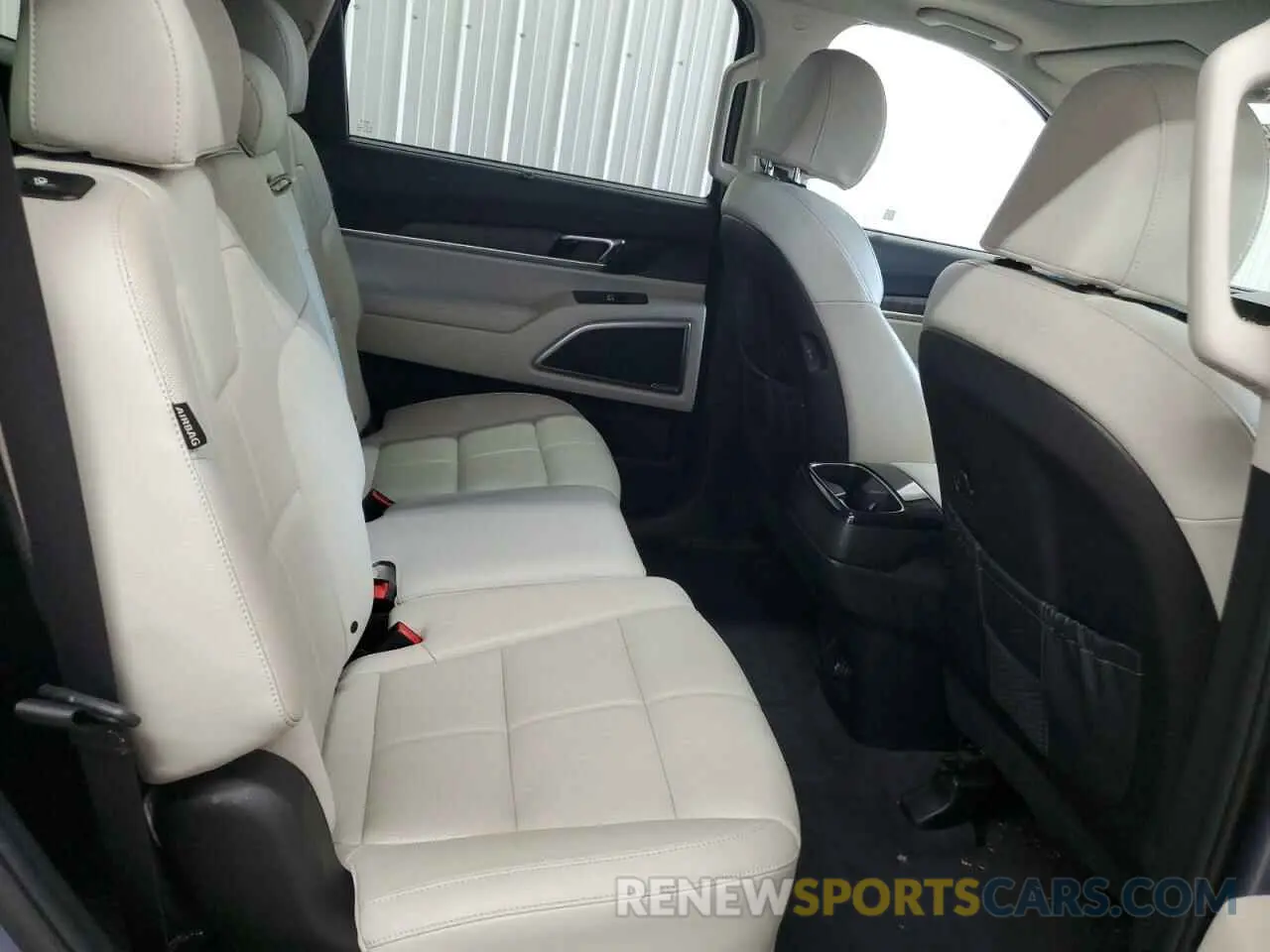 11 Photograph of a damaged car 5XYP34GC2RG413820 KIA TELLURIDE 2024