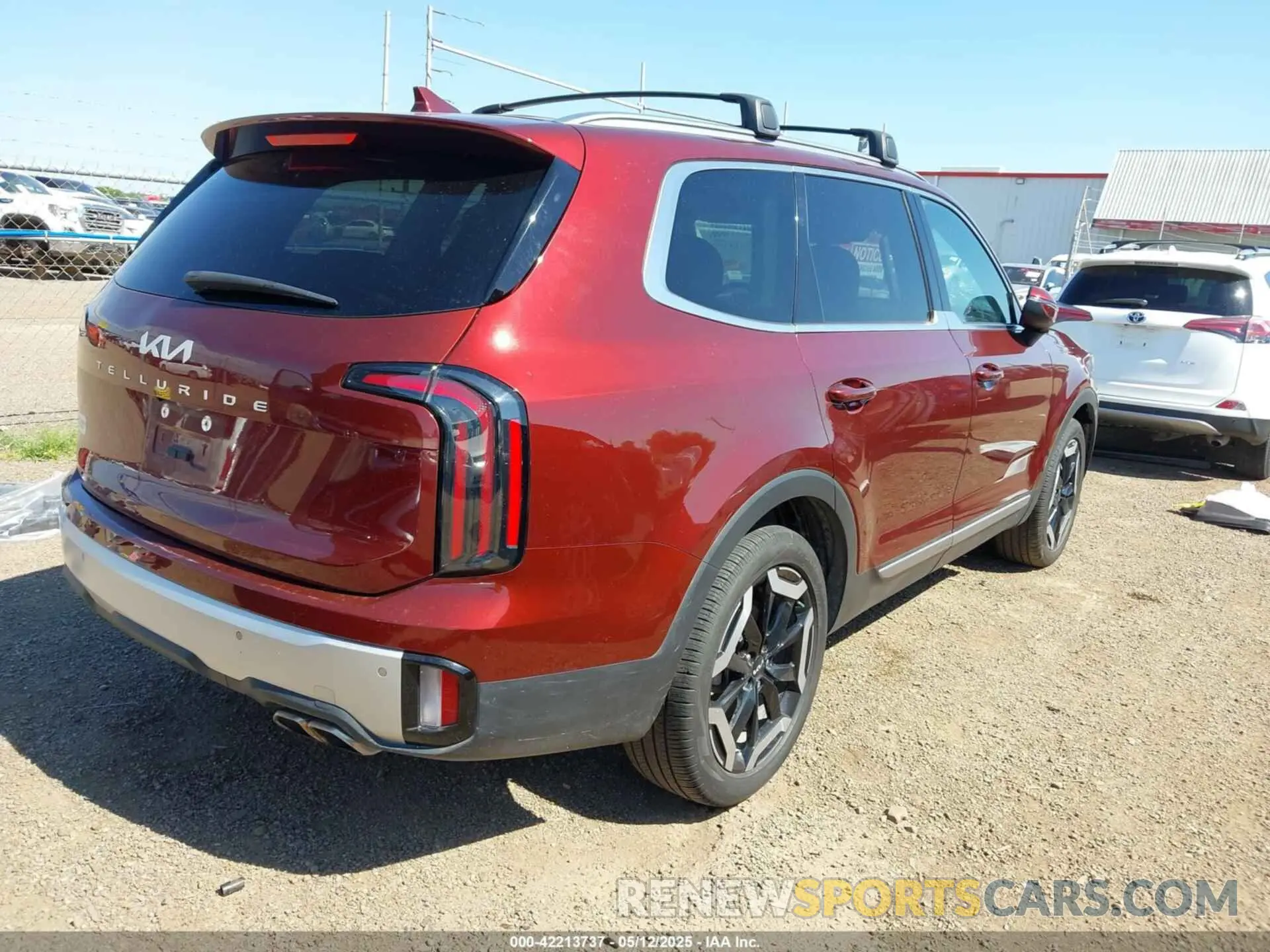 4 Photograph of a damaged car 5XYP34GC4RG519105 KIA TELLURIDE 2024