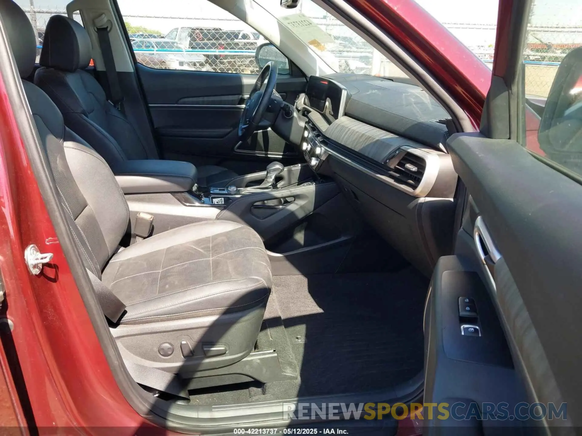 5 Photograph of a damaged car 5XYP34GC4RG519105 KIA TELLURIDE 2024