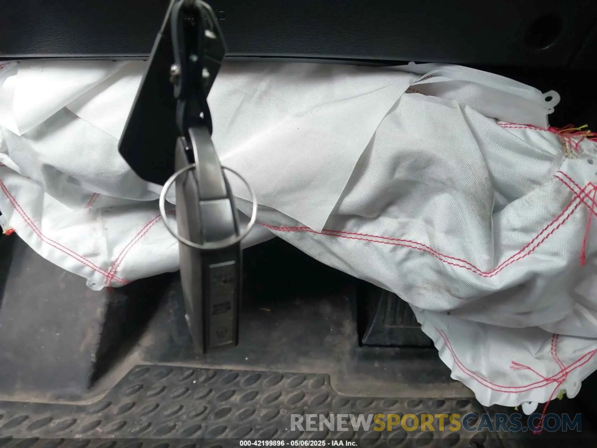 11 Photograph of a damaged car 5XYP3DGC0RG501992 KIA TELLURIDE 2024