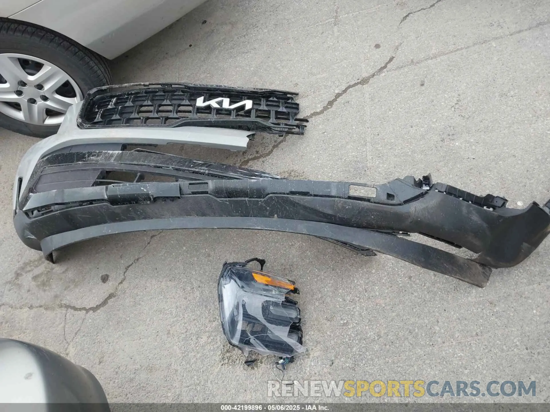 12 Photograph of a damaged car 5XYP3DGC0RG501992 KIA TELLURIDE 2024