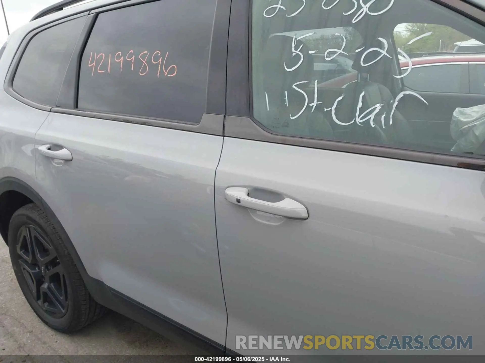 14 Photograph of a damaged car 5XYP3DGC0RG501992 KIA TELLURIDE 2024