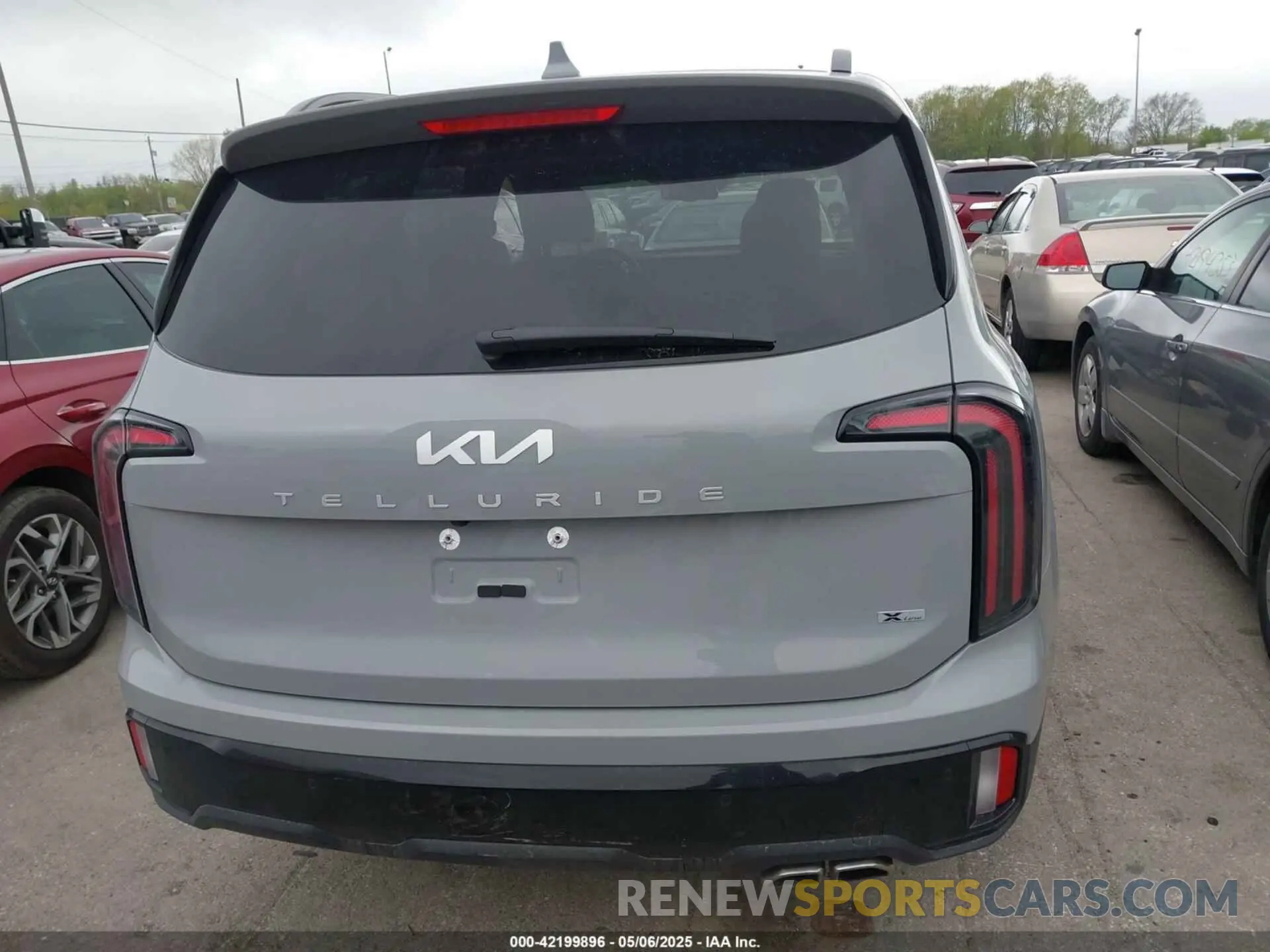 17 Photograph of a damaged car 5XYP3DGC0RG501992 KIA TELLURIDE 2024