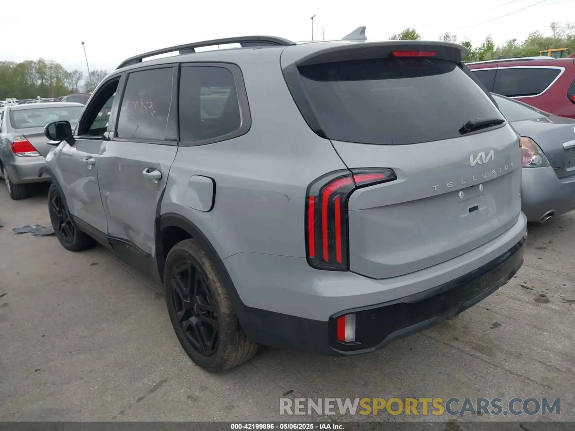 3 Photograph of a damaged car 5XYP3DGC0RG501992 KIA TELLURIDE 2024