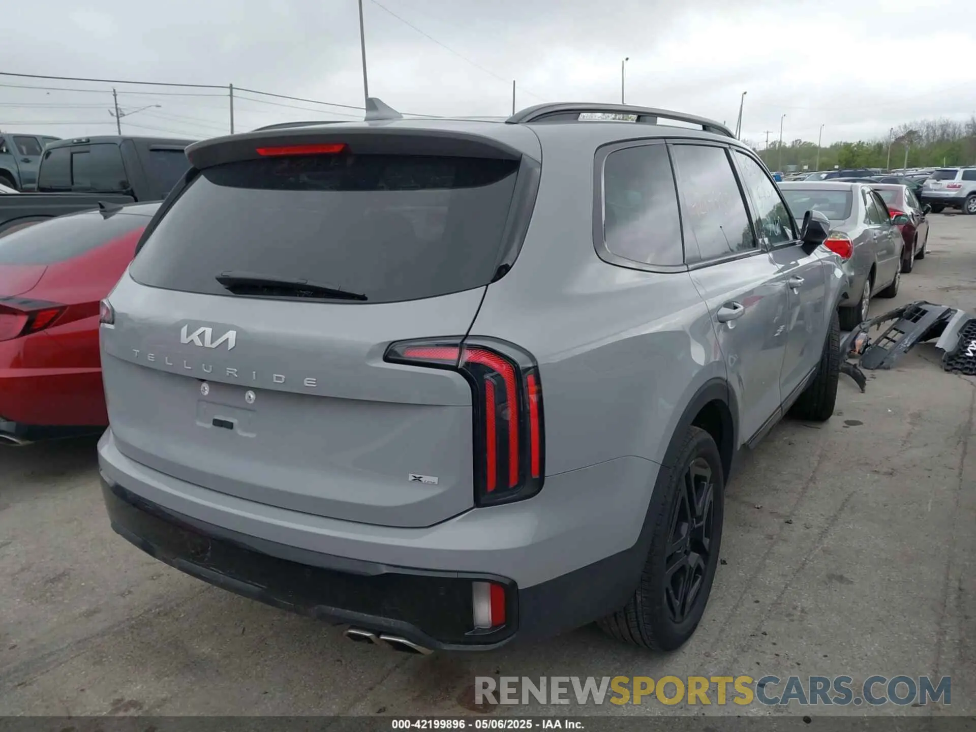 4 Photograph of a damaged car 5XYP3DGC0RG501992 KIA TELLURIDE 2024