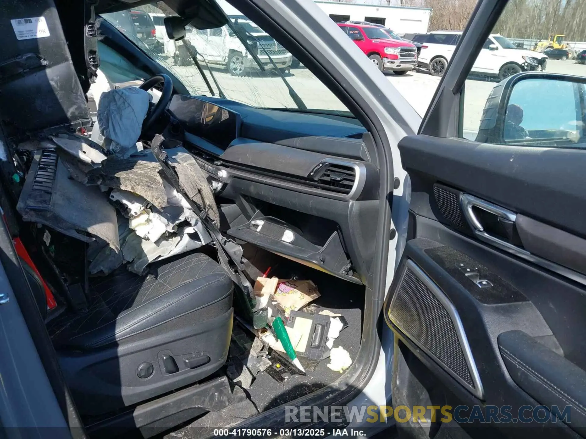 5 Photograph of a damaged car 5XYP3DGC1RG418796 KIA TELLURIDE 2024