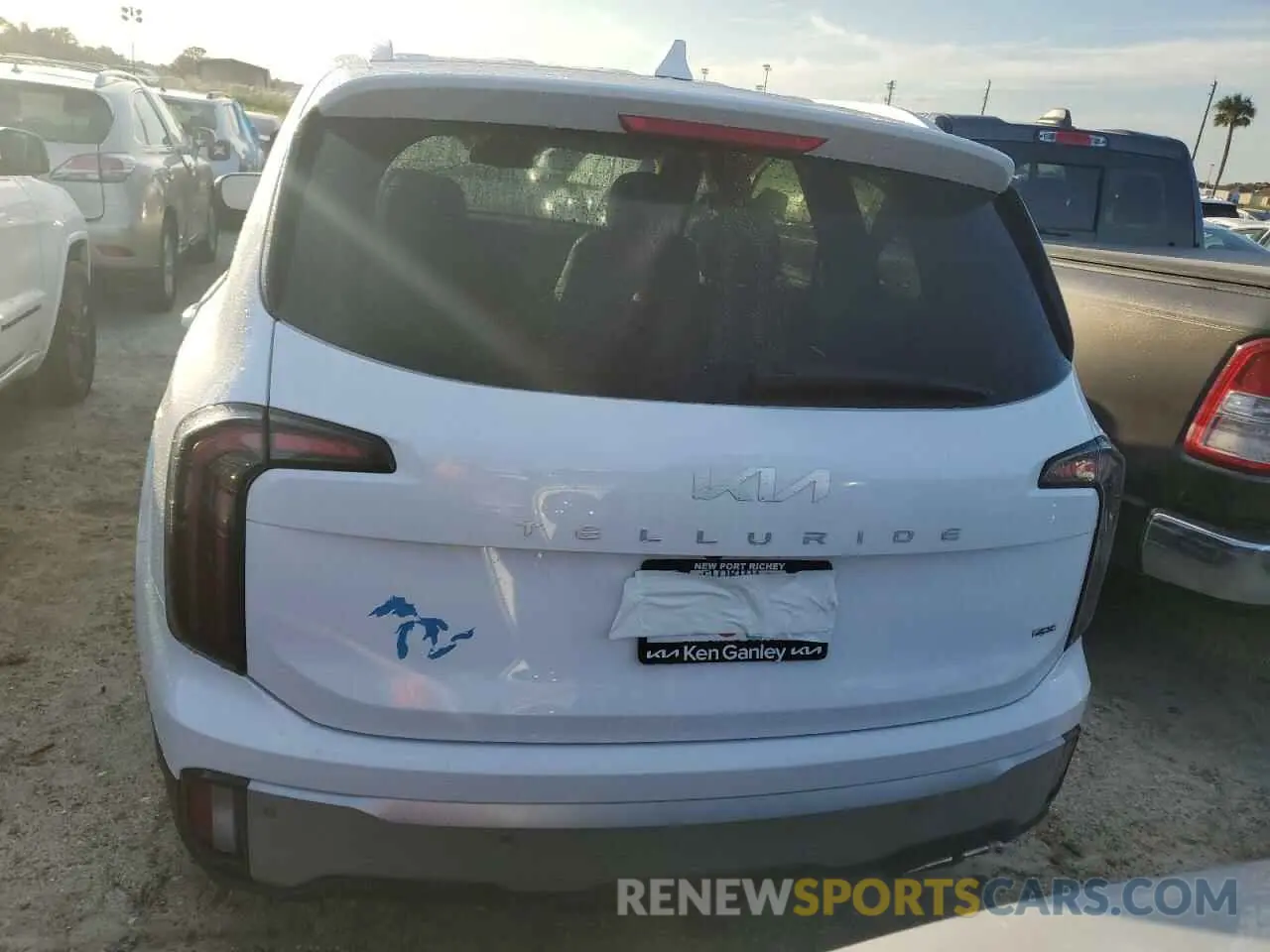 6 Photograph of a damaged car 5XYP3DGC1RG477153 KIA TELLURIDE 2024