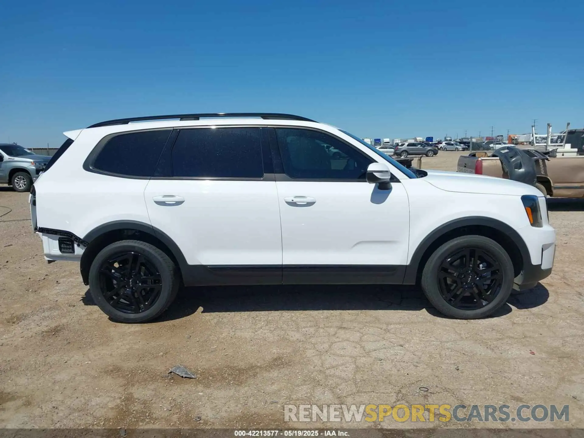 14 Photograph of a damaged car 5XYP3DGC1RG518591 KIA TELLURIDE 2024