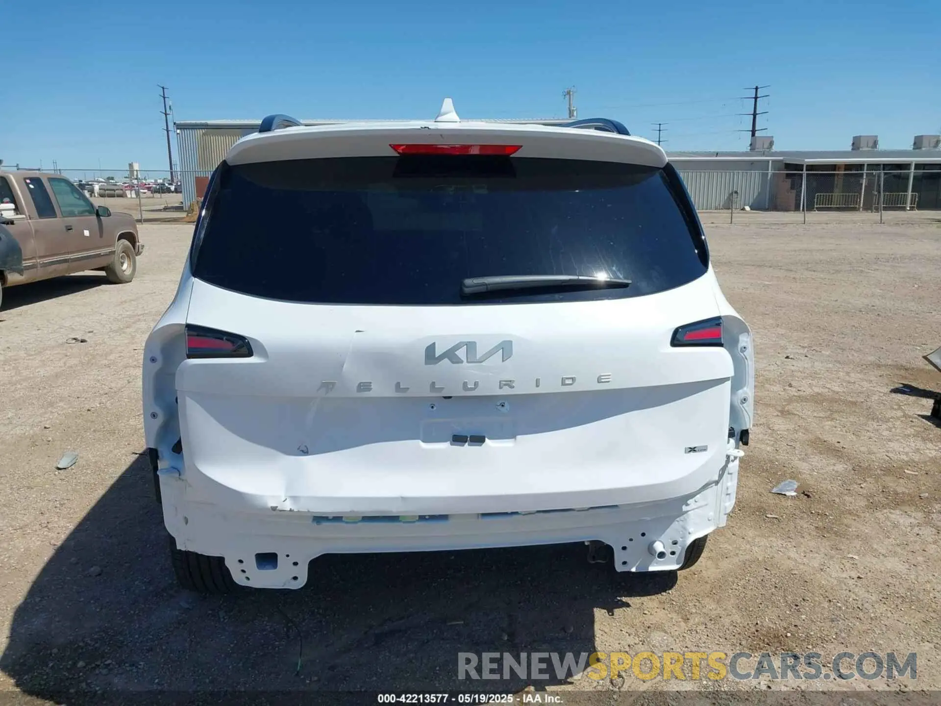 17 Photograph of a damaged car 5XYP3DGC1RG518591 KIA TELLURIDE 2024