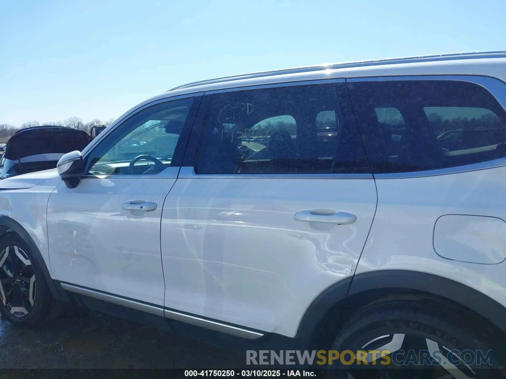14 Photograph of a damaged car 5XYP3DGC3RG417116 KIA TELLURIDE 2024