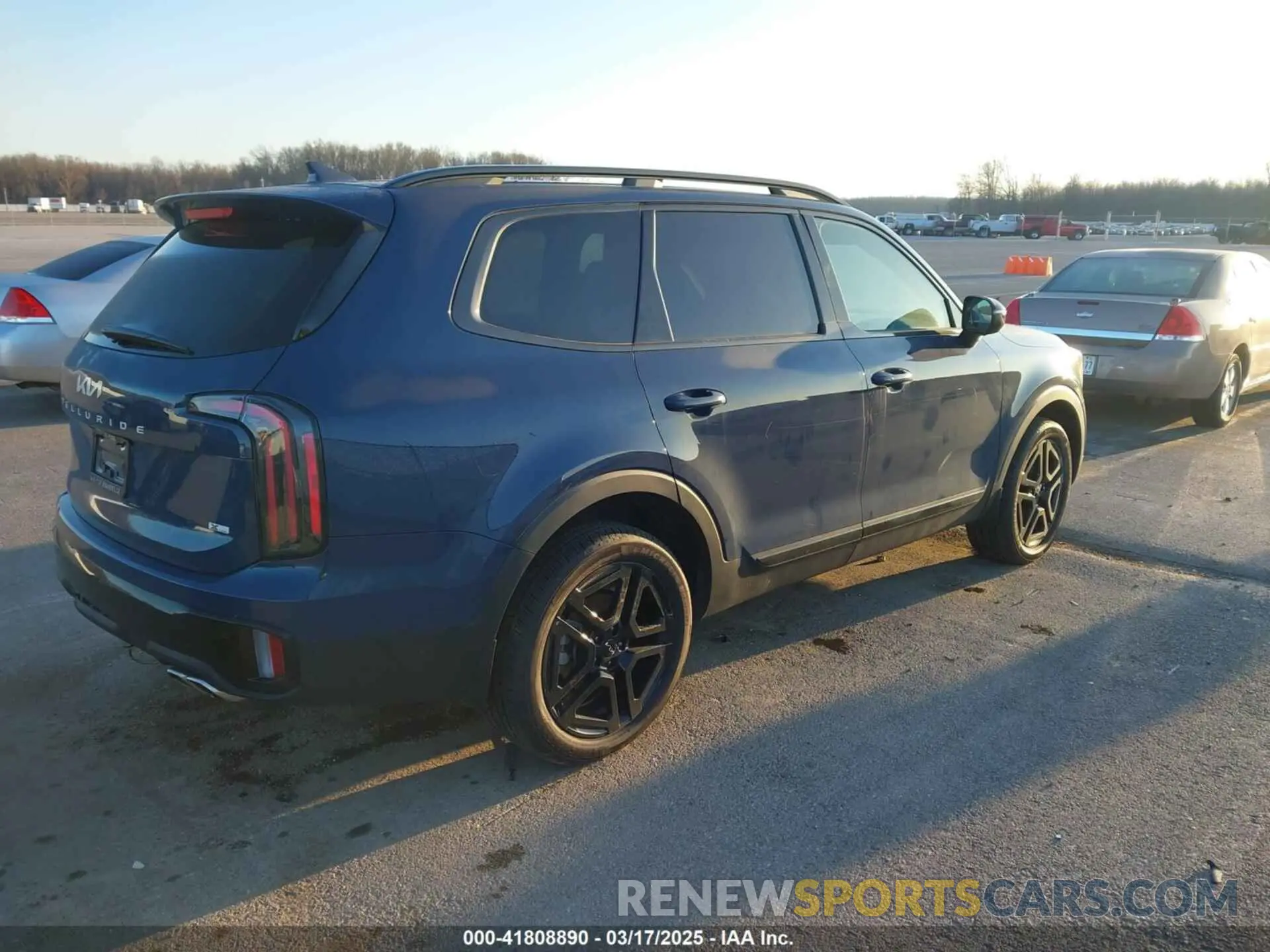 4 Photograph of a damaged car 5XYP3DGC3RG538518 KIA TELLURIDE 2024