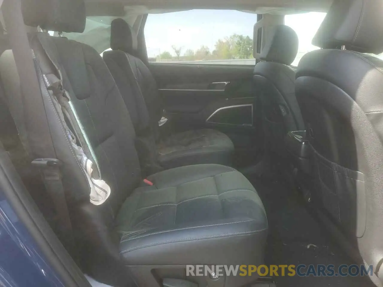 11 Photograph of a damaged car 5XYP3DGC7RG453682 KIA TELLURIDE 2024