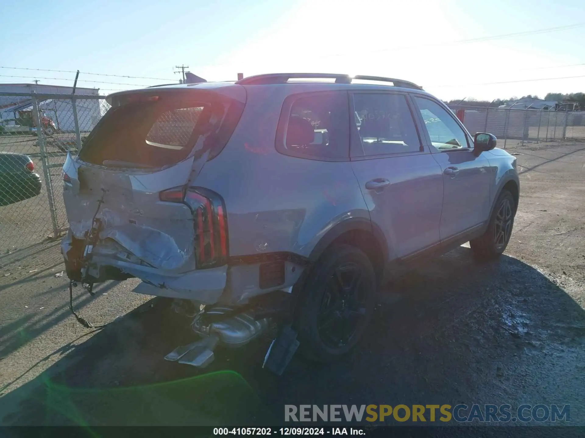 4 Photograph of a damaged car 5XYP3DGC7RG467467 KIA TELLURIDE 2024