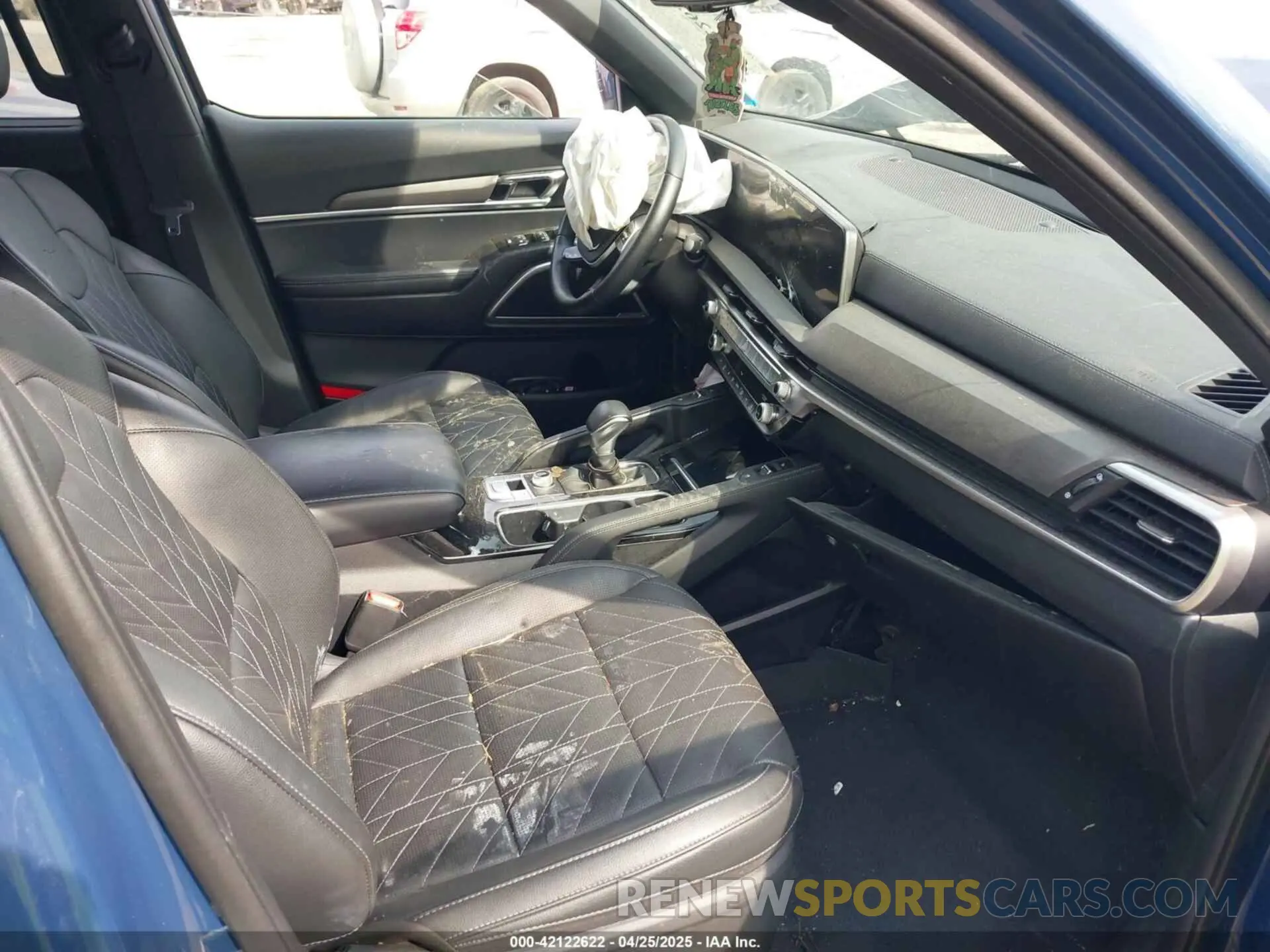 5 Photograph of a damaged car 5XYP3DGC7RG468876 KIA TELLURIDE 2024