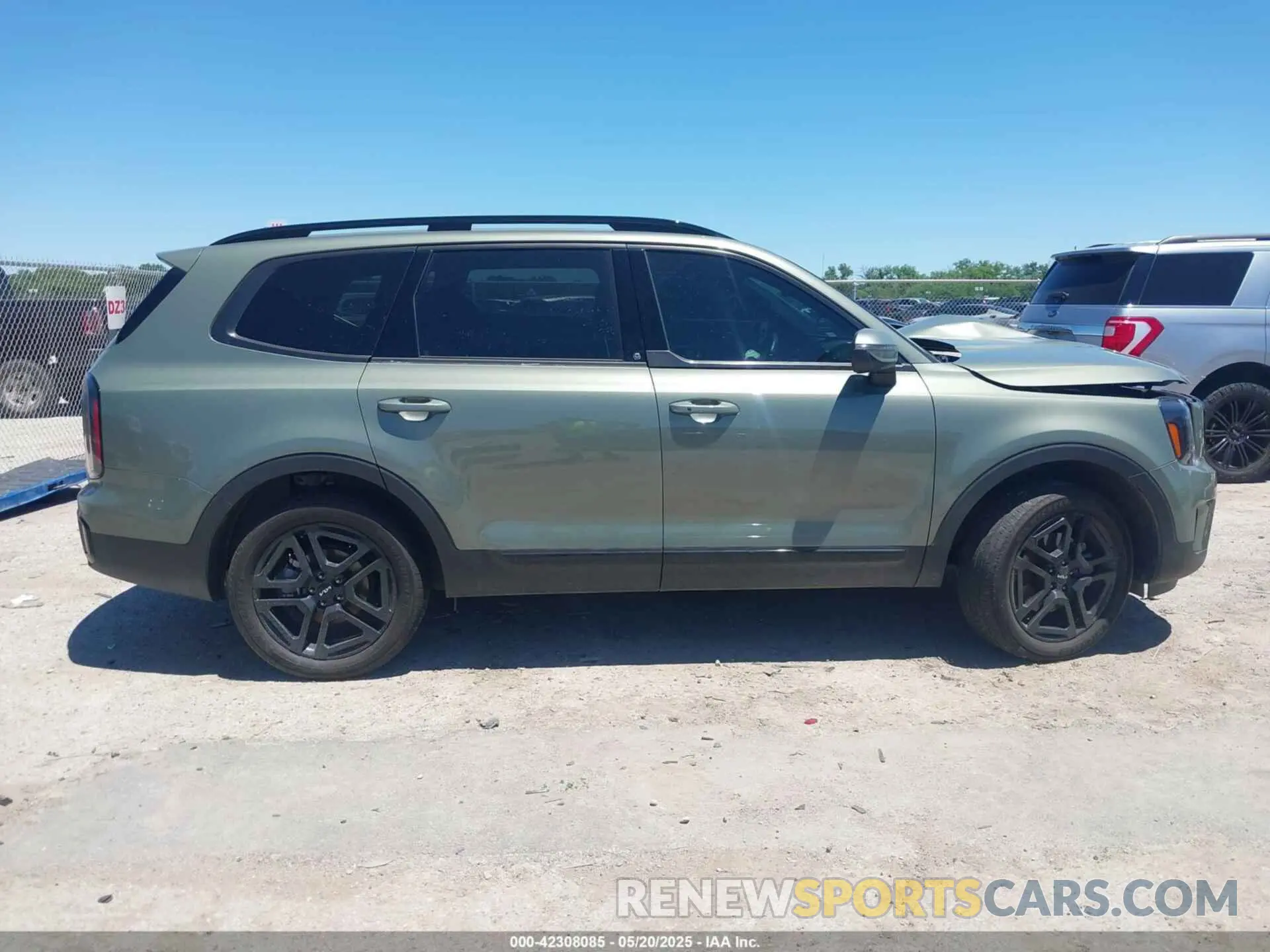 13 Photograph of a damaged car 5XYP3DGC8RG441640 KIA TELLURIDE 2024