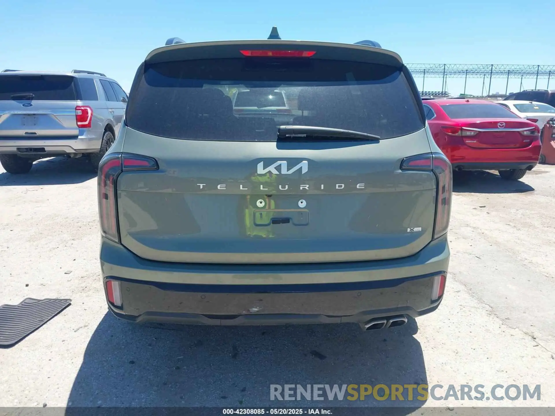 16 Photograph of a damaged car 5XYP3DGC8RG441640 KIA TELLURIDE 2024
