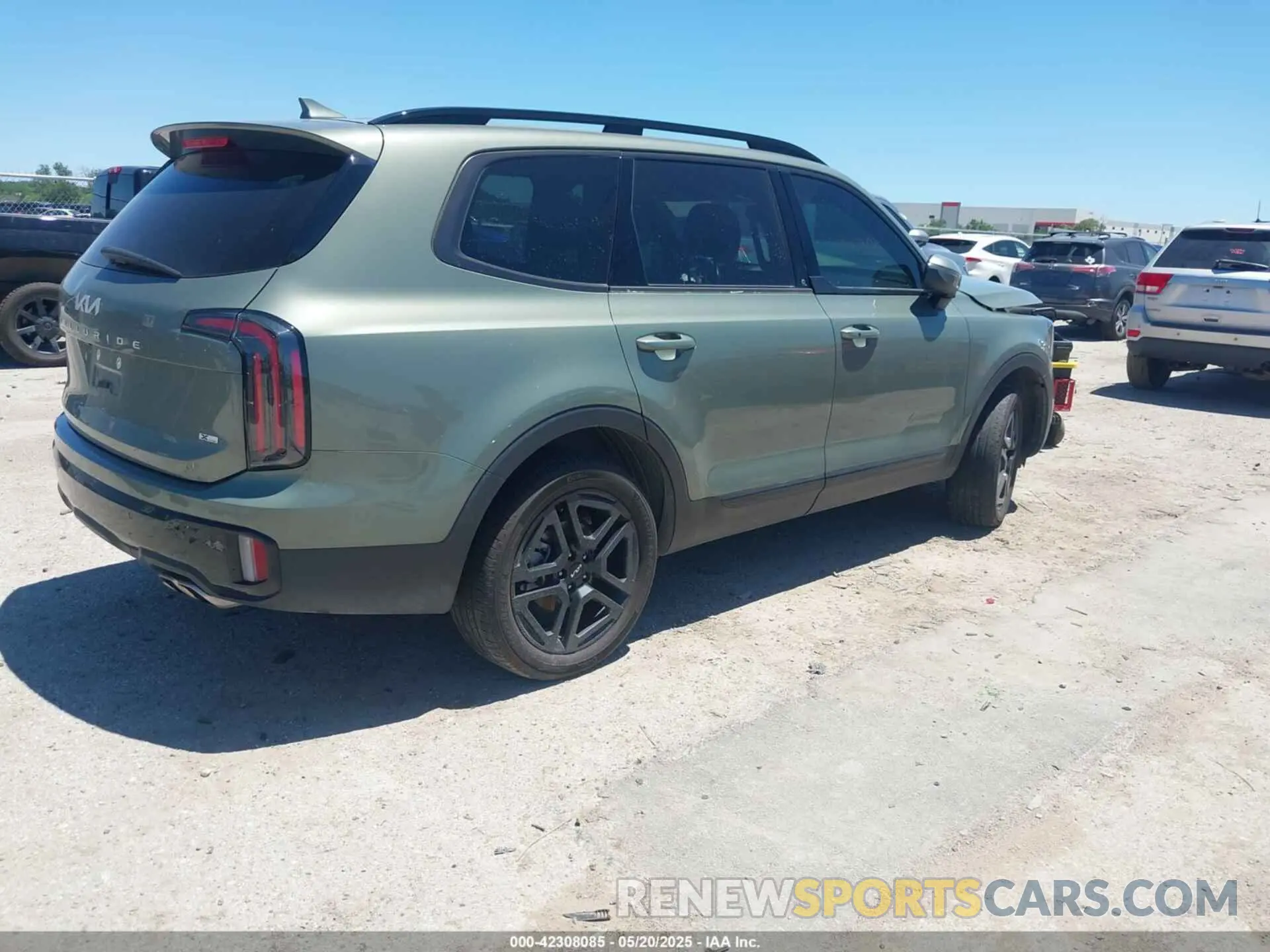 4 Photograph of a damaged car 5XYP3DGC8RG441640 KIA TELLURIDE 2024