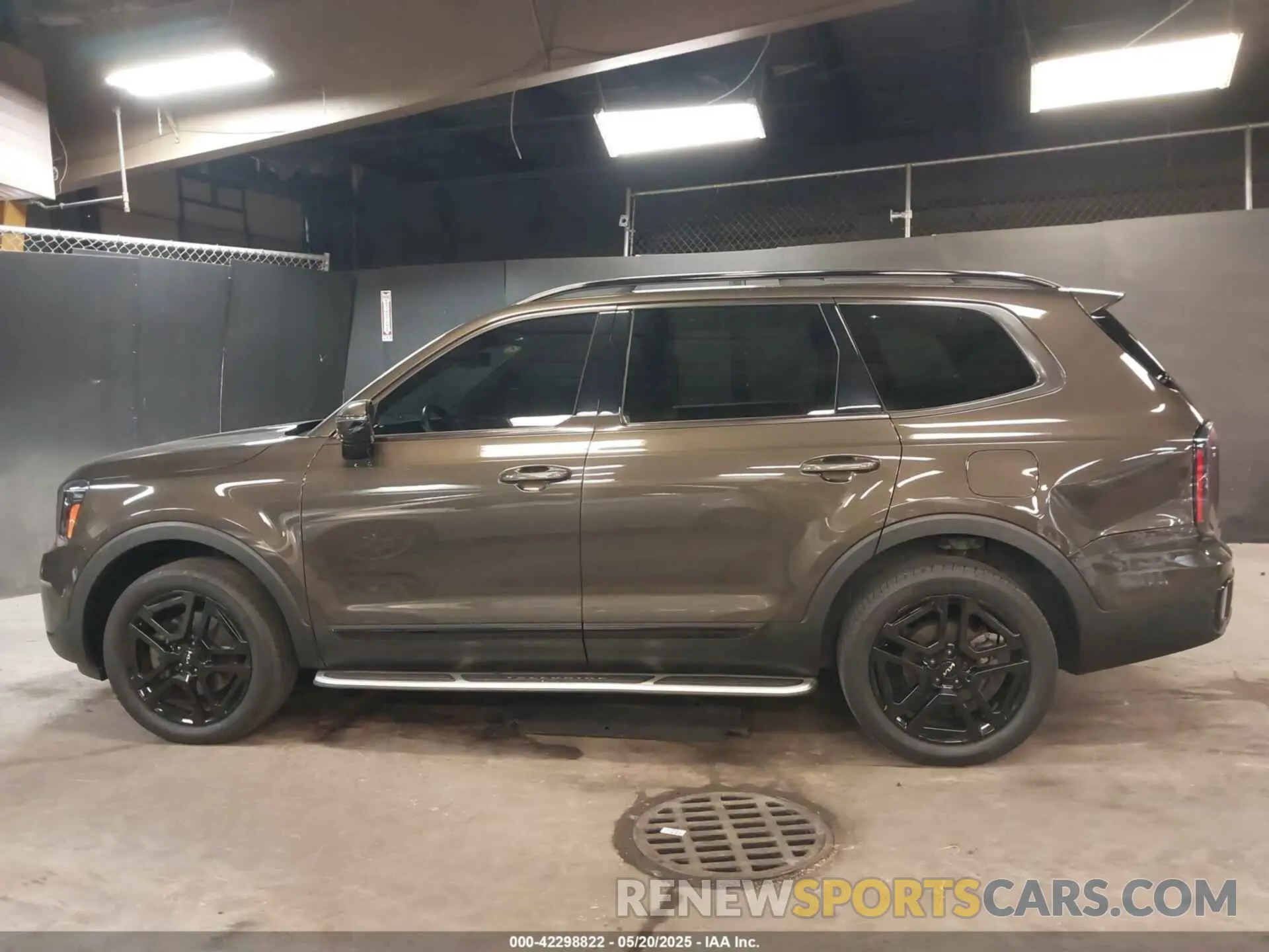 14 Photograph of a damaged car 5XYP5DGC0RG421909 KIA TELLURIDE 2024