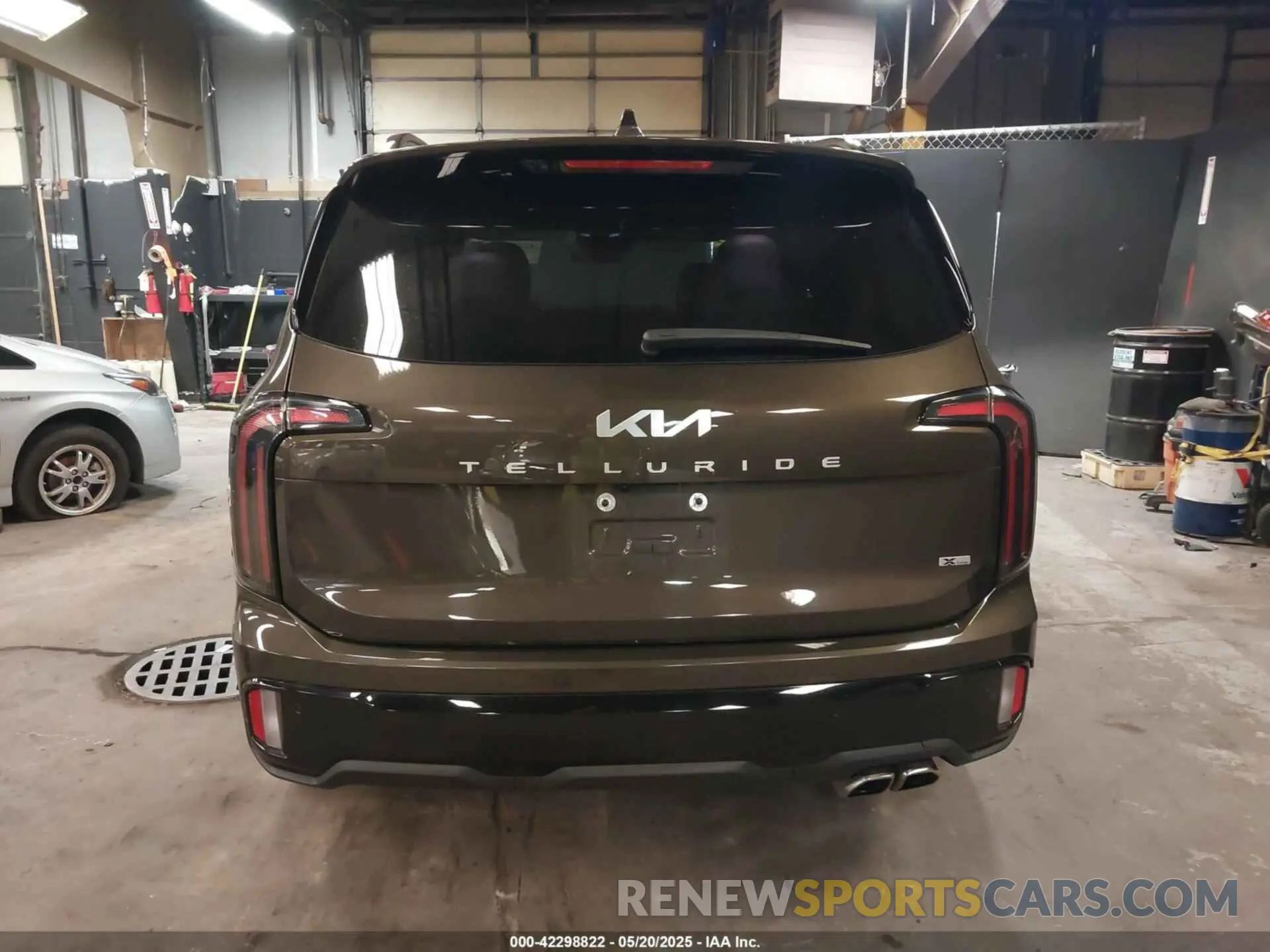 16 Photograph of a damaged car 5XYP5DGC0RG421909 KIA TELLURIDE 2024
