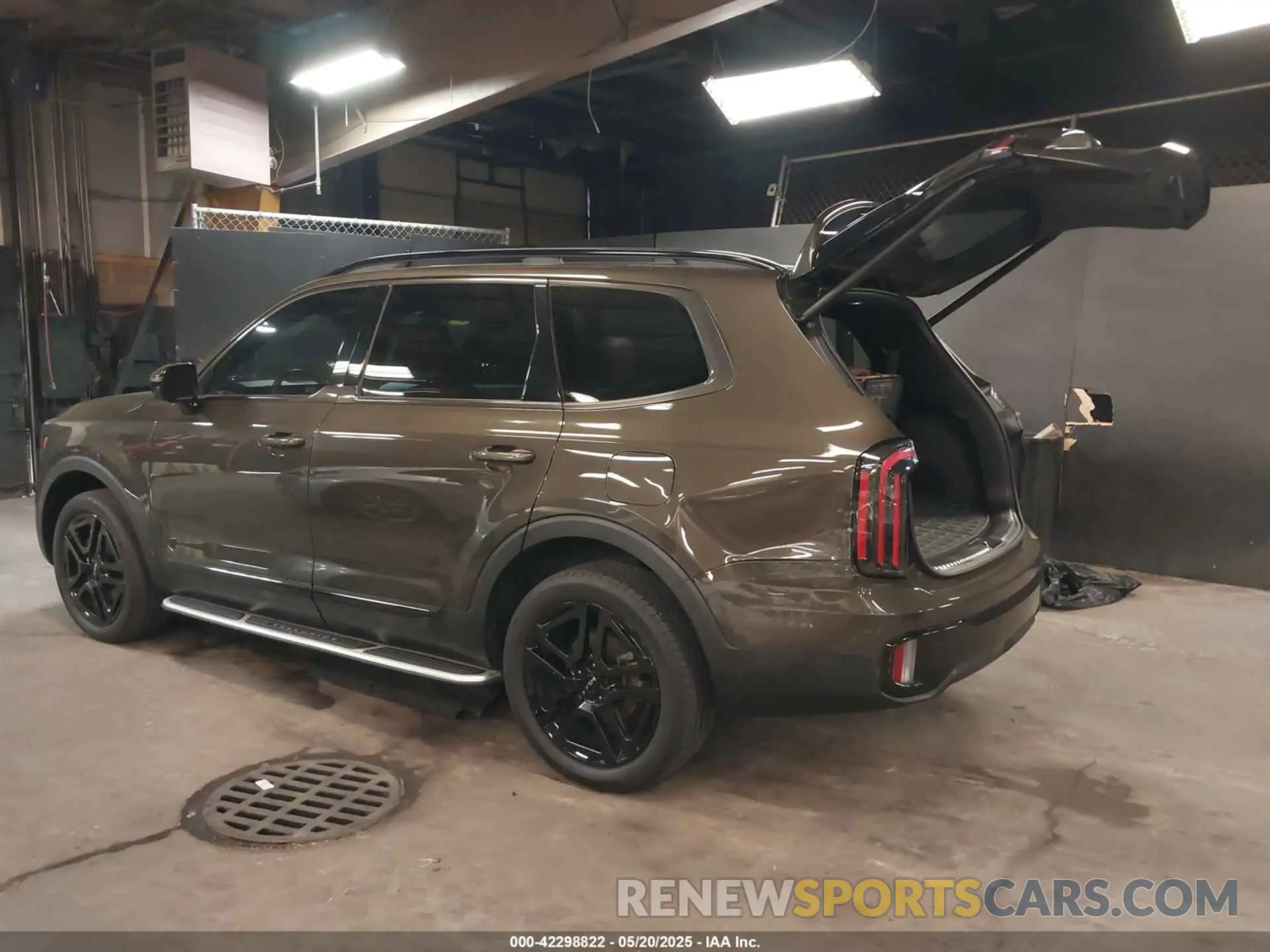 3 Photograph of a damaged car 5XYP5DGC0RG421909 KIA TELLURIDE 2024