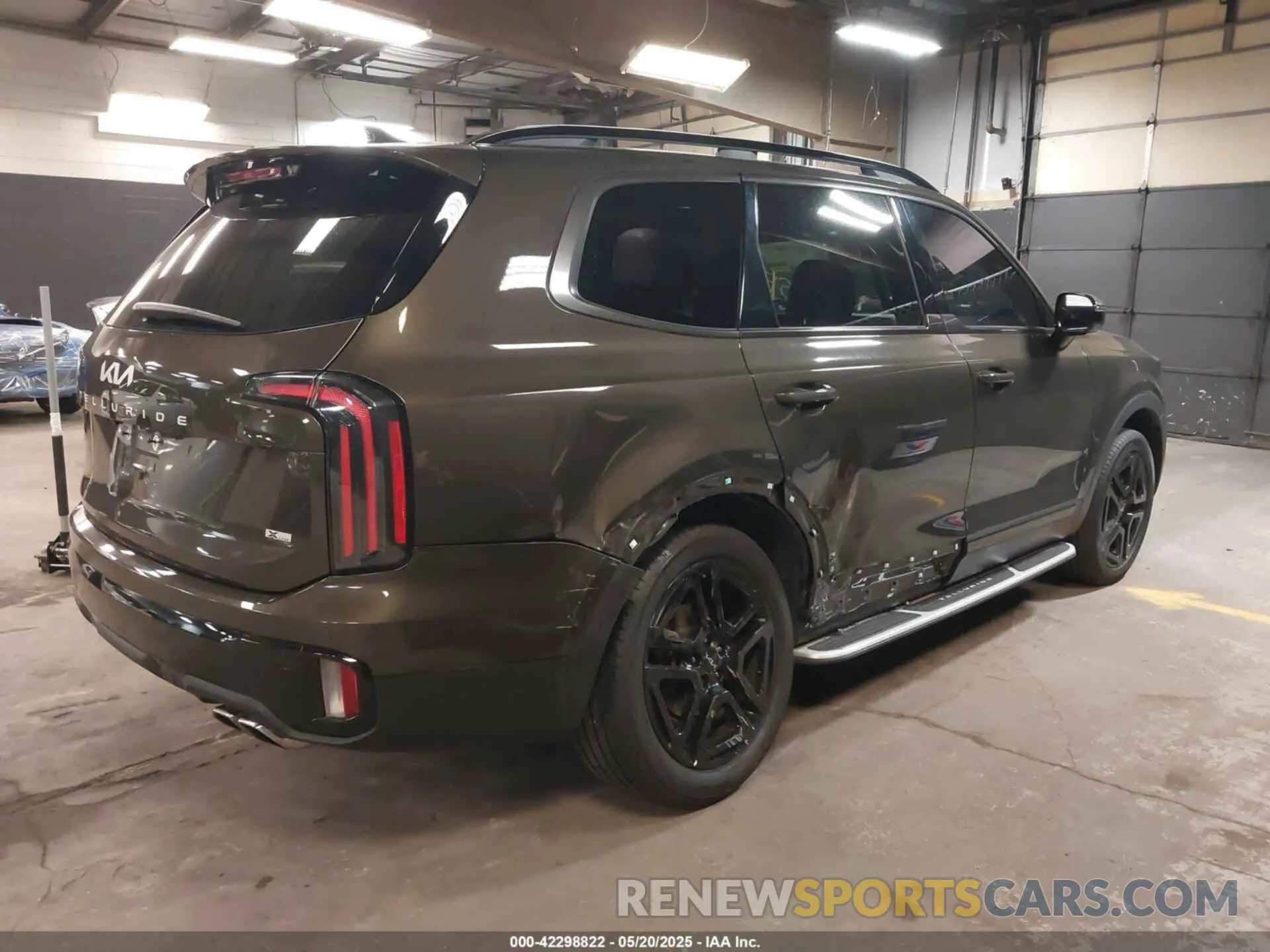 4 Photograph of a damaged car 5XYP5DGC0RG421909 KIA TELLURIDE 2024
