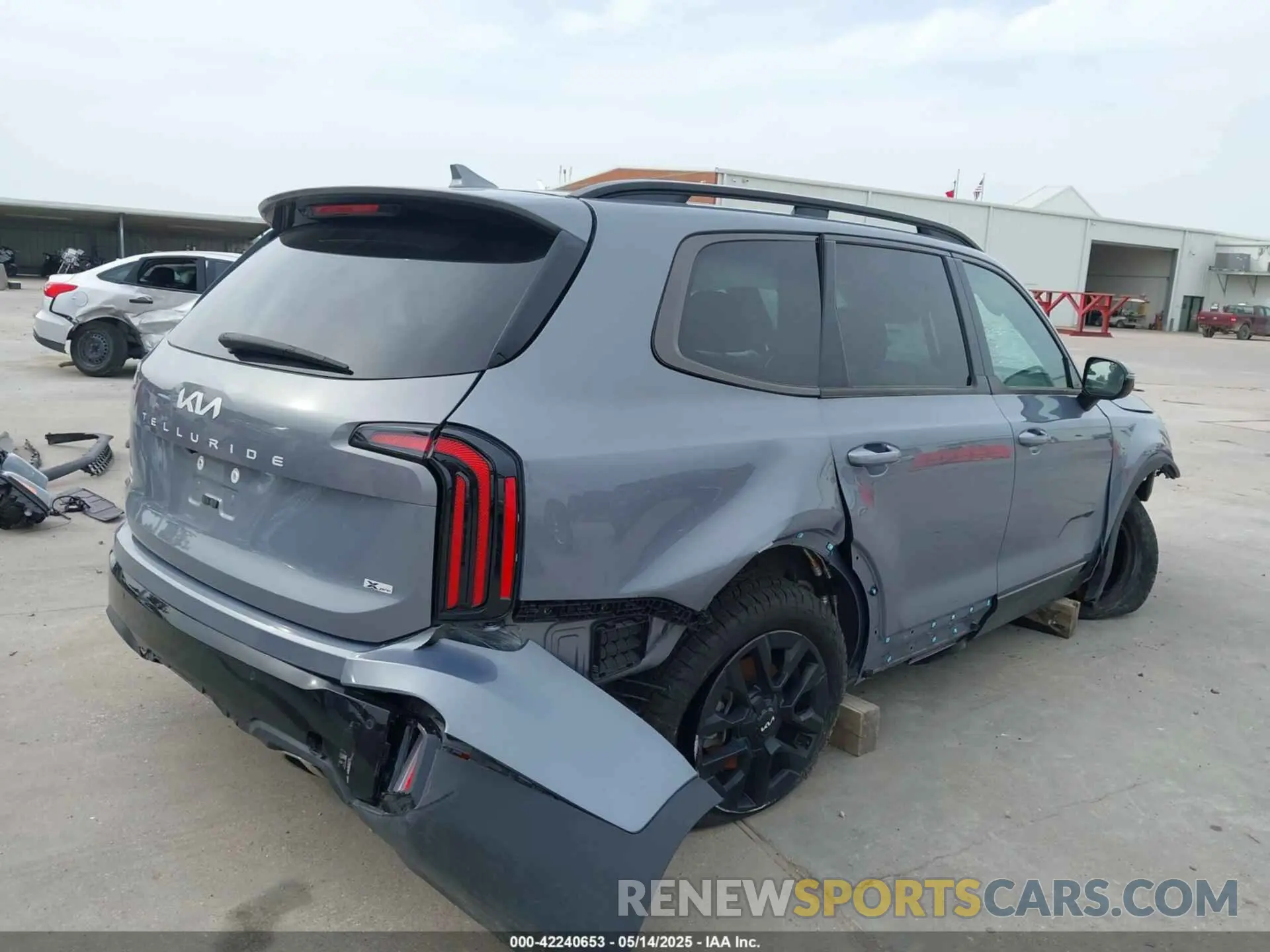 4 Photograph of a damaged car 5XYP5DGC0RG469829 KIA TELLURIDE 2024