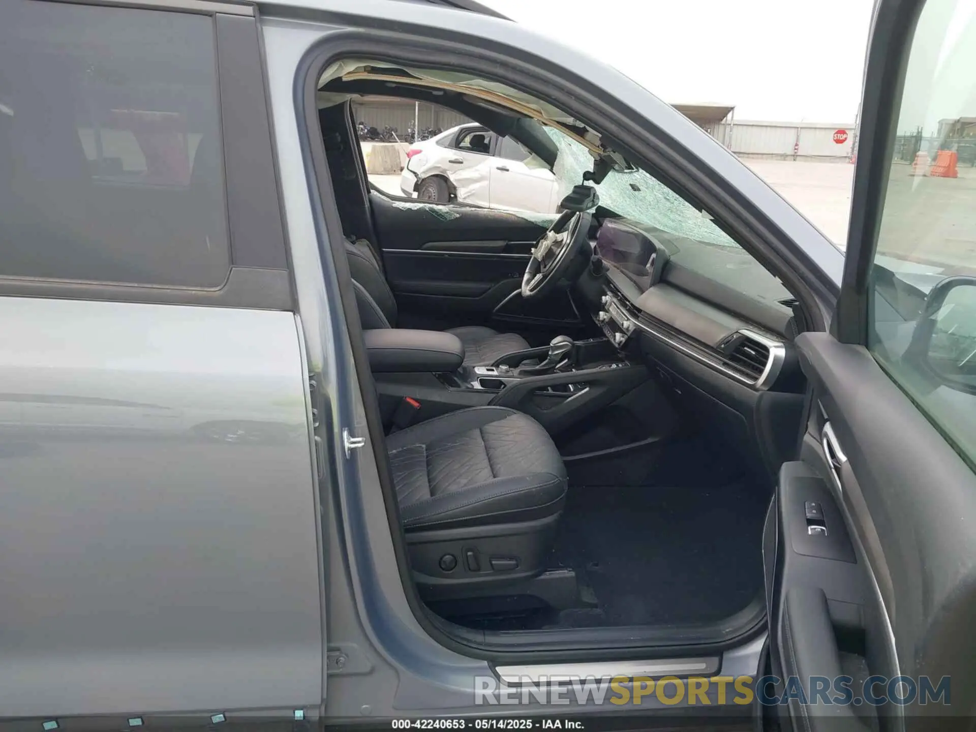 5 Photograph of a damaged car 5XYP5DGC0RG469829 KIA TELLURIDE 2024