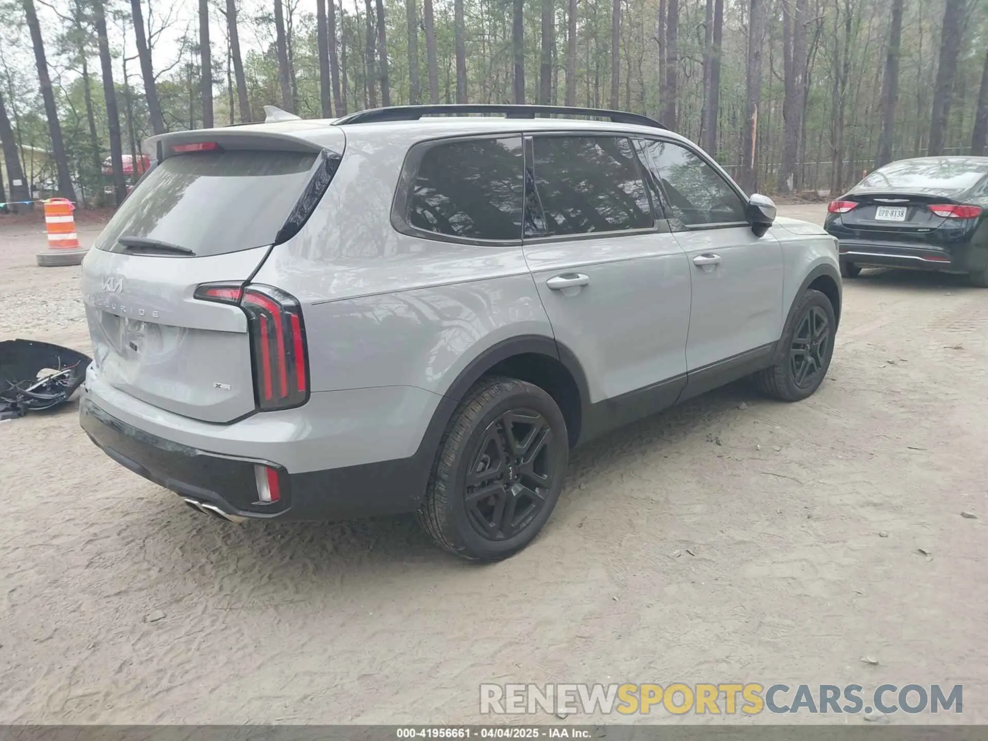 4 Photograph of a damaged car 5XYP5DGC1RG483500 KIA TELLURIDE 2024