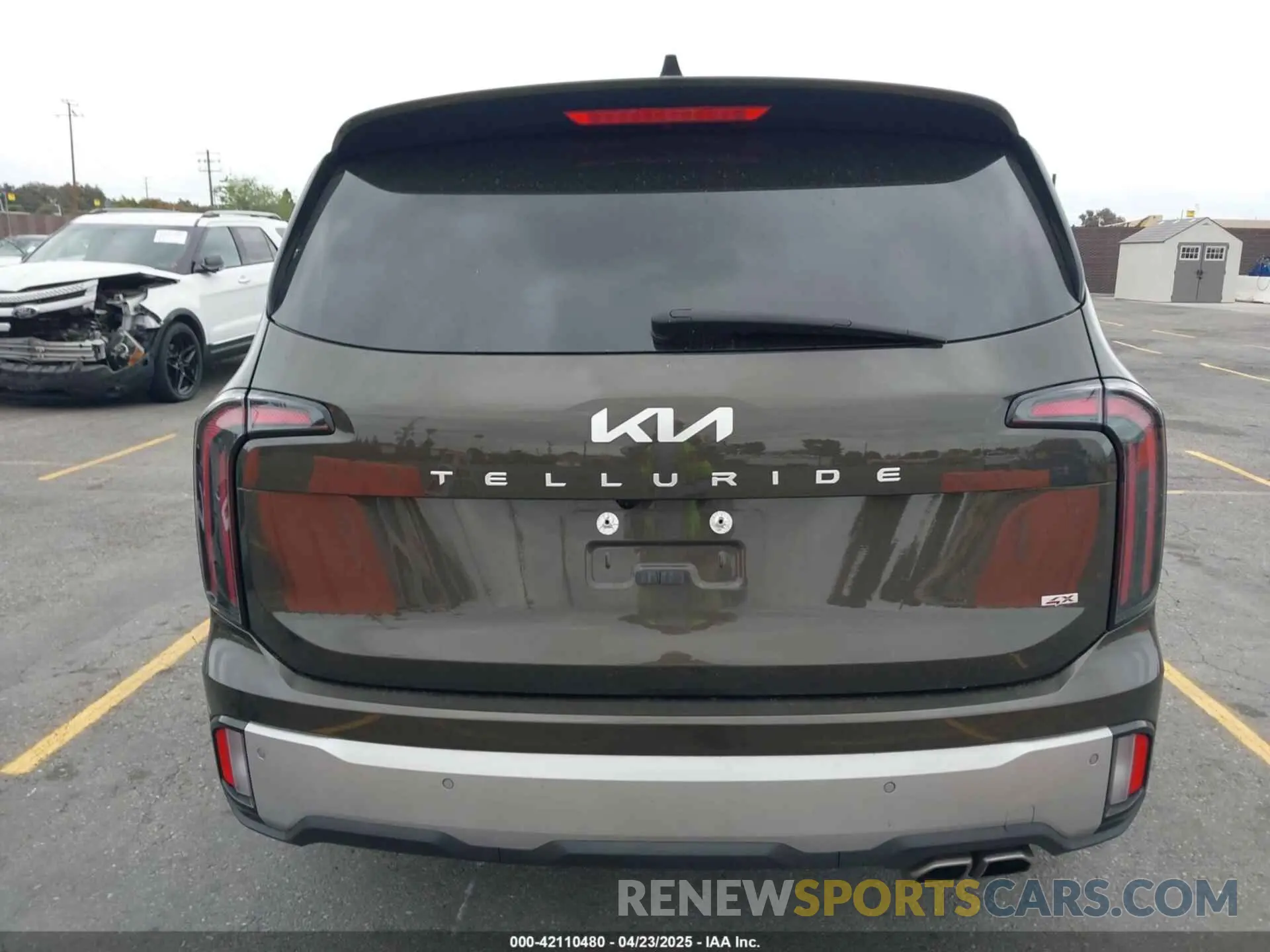 17 Photograph of a damaged car 5XYP5DGC2RG417456 KIA TELLURIDE 2024