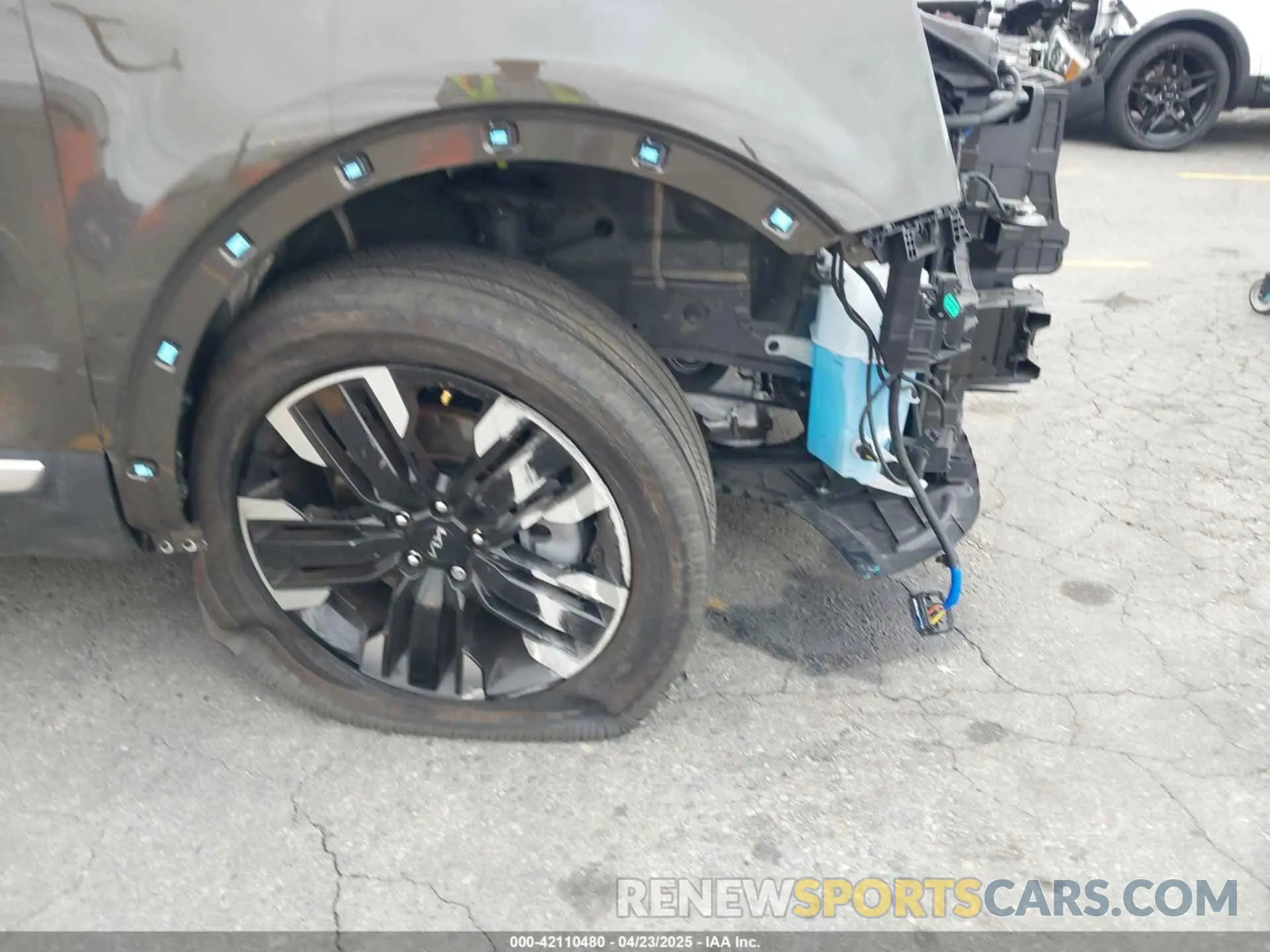 18 Photograph of a damaged car 5XYP5DGC2RG417456 KIA TELLURIDE 2024