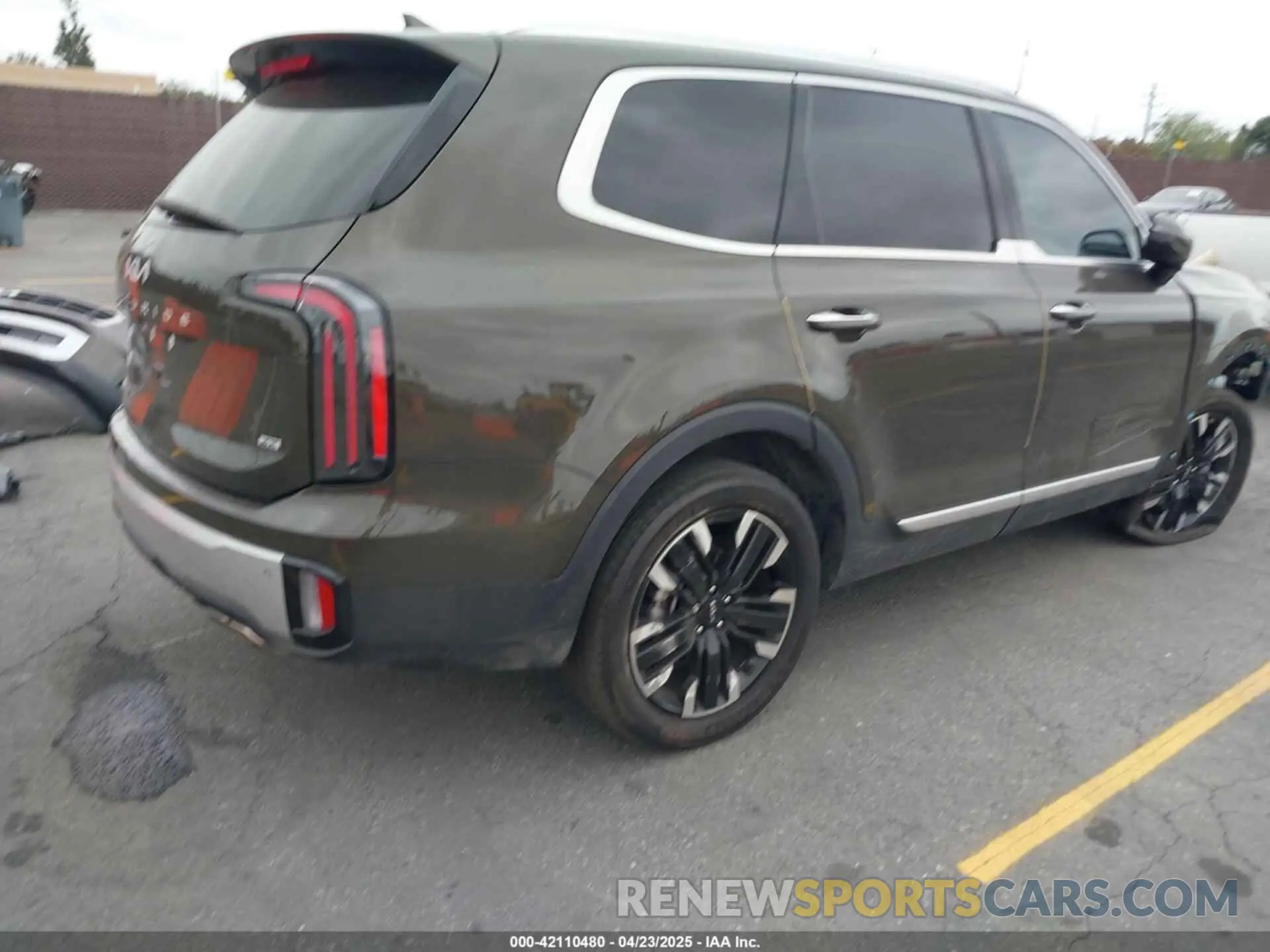 4 Photograph of a damaged car 5XYP5DGC2RG417456 KIA TELLURIDE 2024