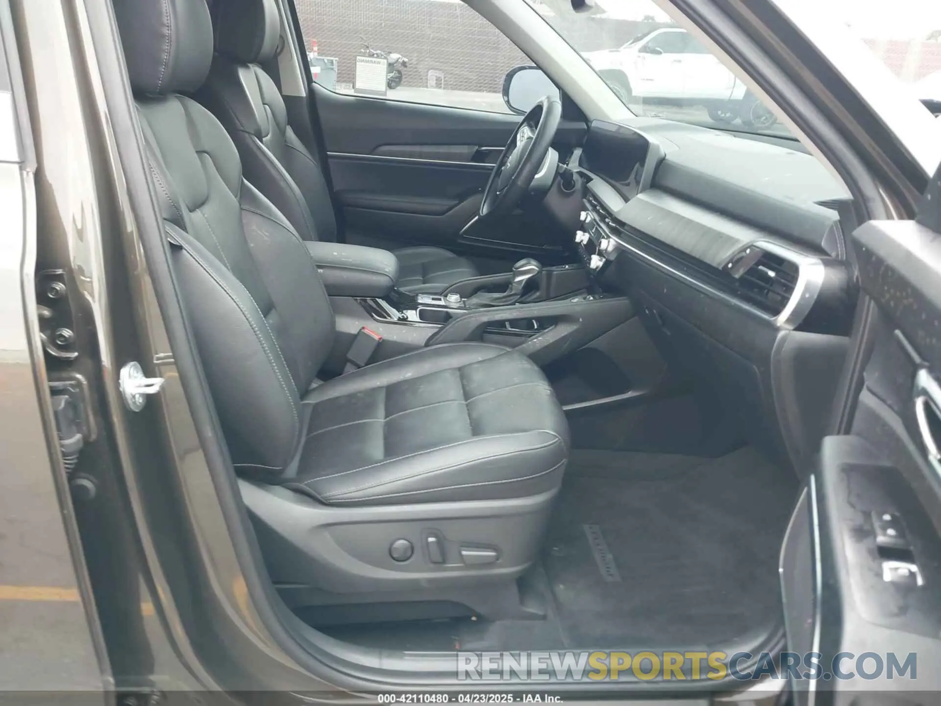 5 Photograph of a damaged car 5XYP5DGC2RG417456 KIA TELLURIDE 2024