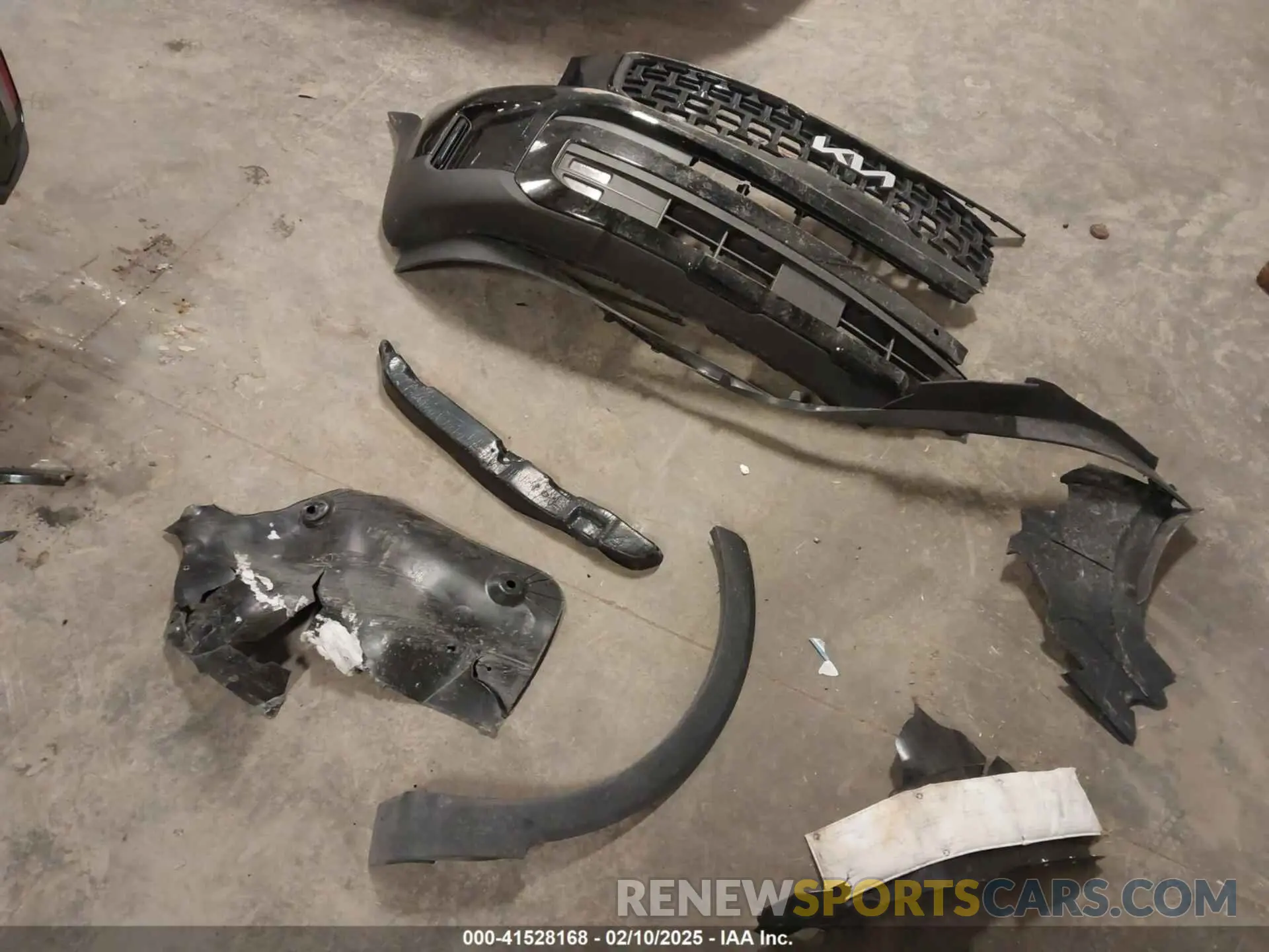 12 Photograph of a damaged car 5XYP5DGC2RG474434 KIA TELLURIDE 2024