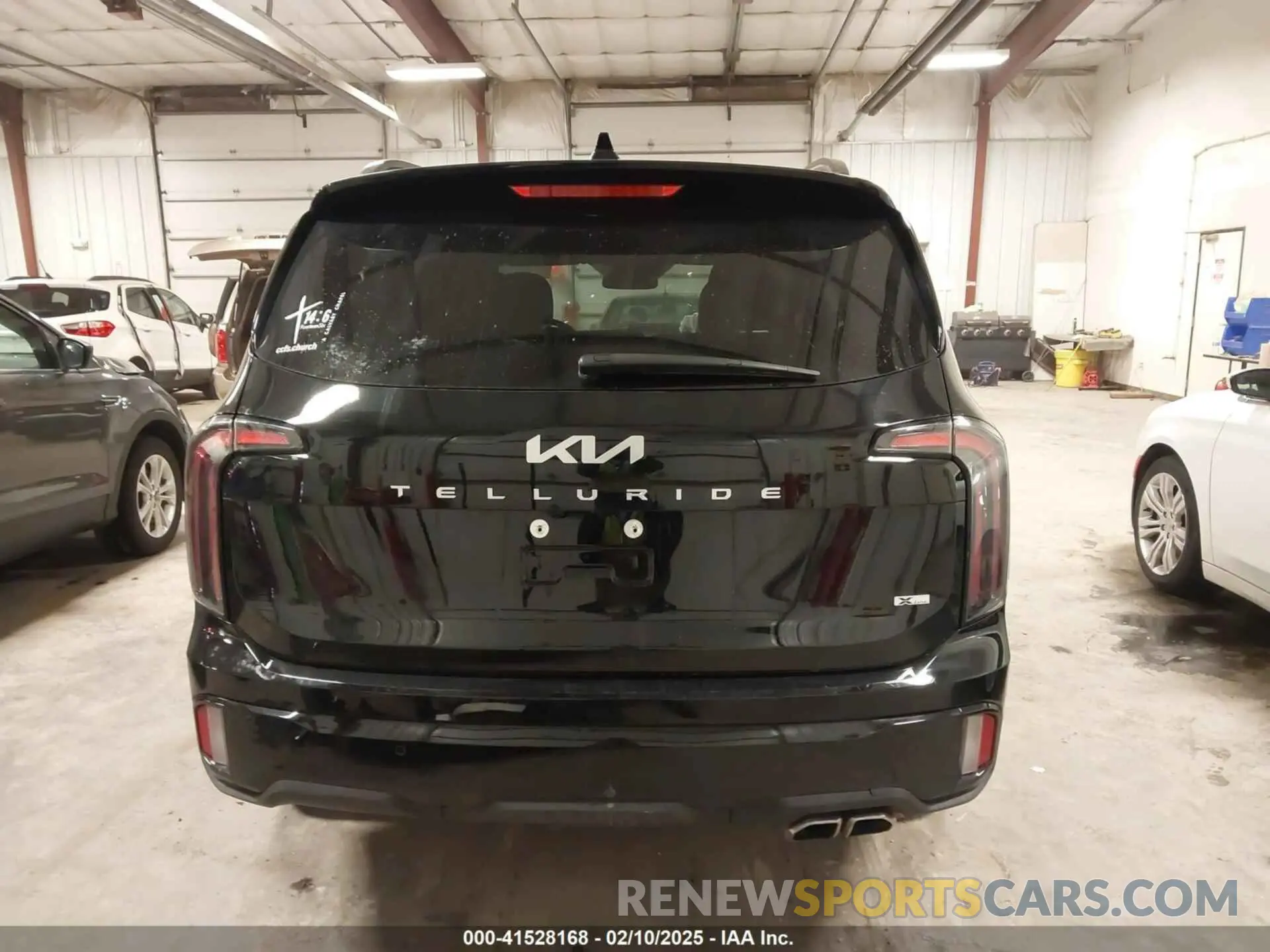 17 Photograph of a damaged car 5XYP5DGC2RG474434 KIA TELLURIDE 2024
