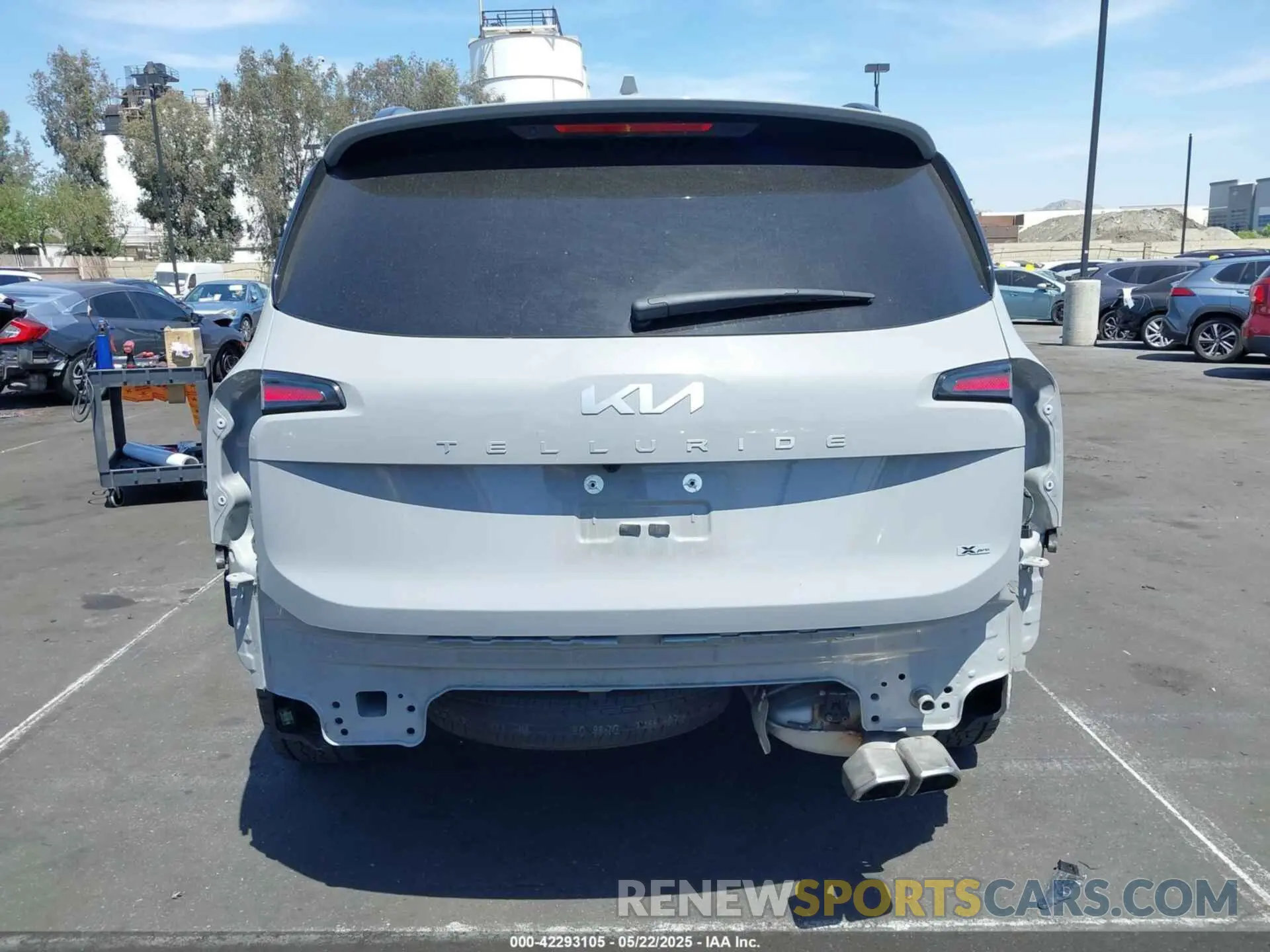 17 Photograph of a damaged car 5XYP5DGC4RG512391 KIA TELLURIDE 2024