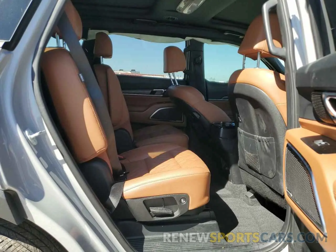 11 Photograph of a damaged car 5XYP5DGC5RG429097 KIA TELLURIDE 2024
