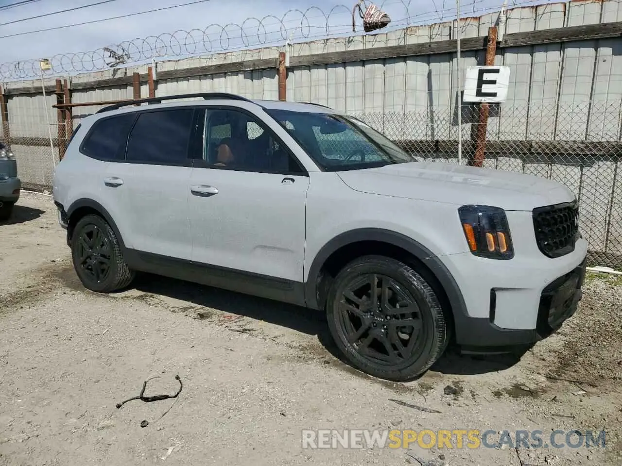 4 Photograph of a damaged car 5XYP5DGC7RG431157 KIA TELLURIDE 2024