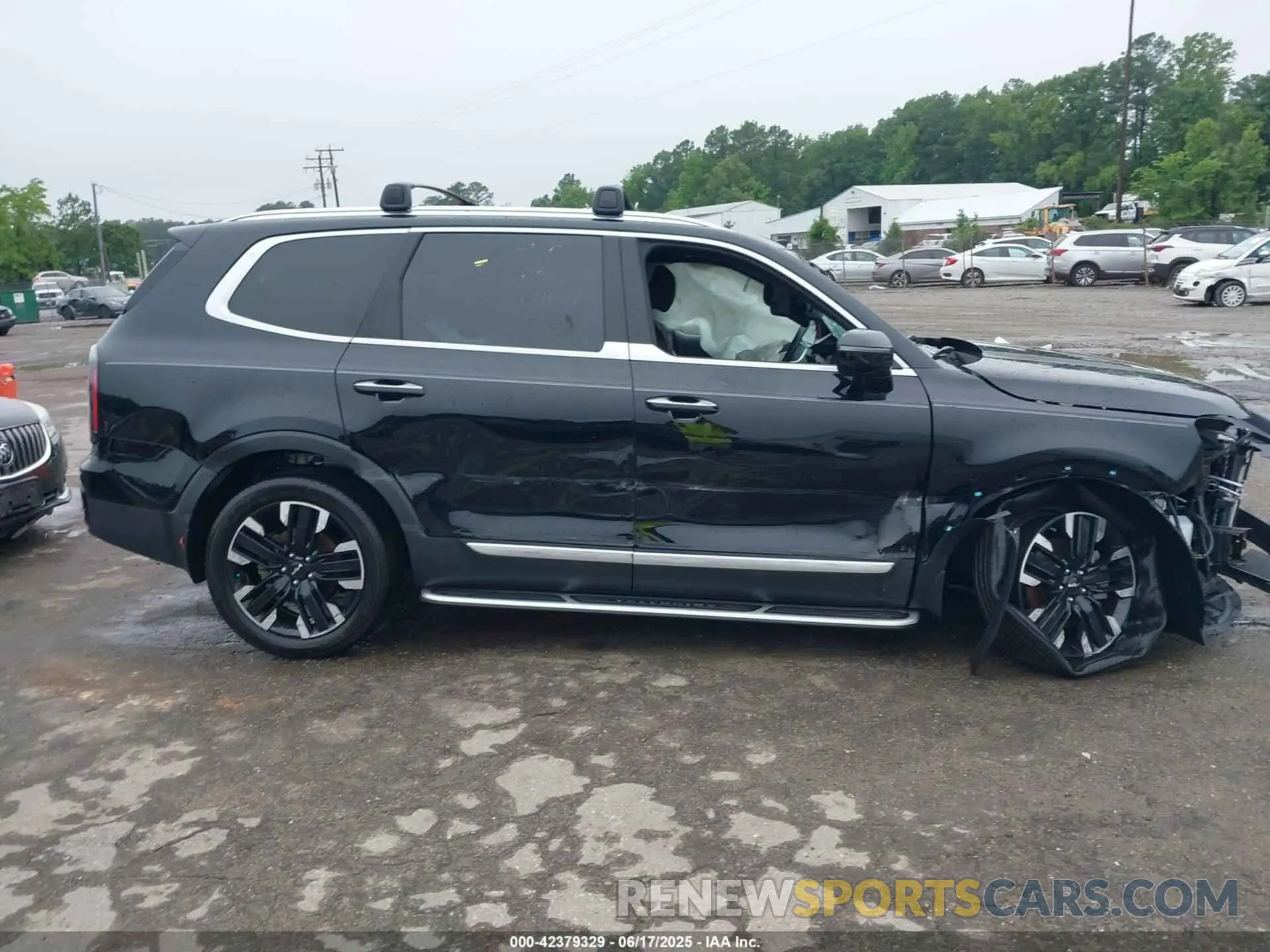 13 Photograph of a damaged car 5XYP5DGC7RG435855 KIA TELLURIDE 2024