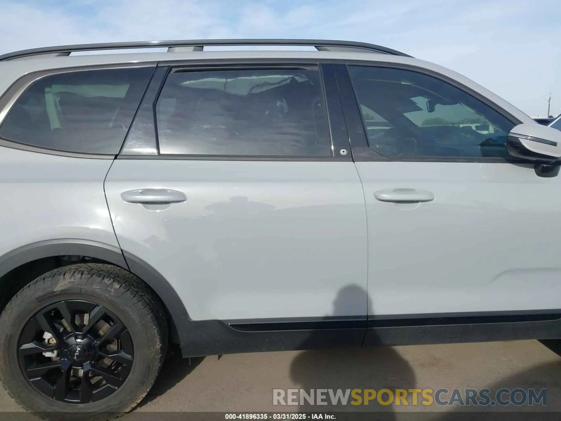 13 Photograph of a damaged car 5XYP5DGC7RG465728 KIA TELLURIDE 2024